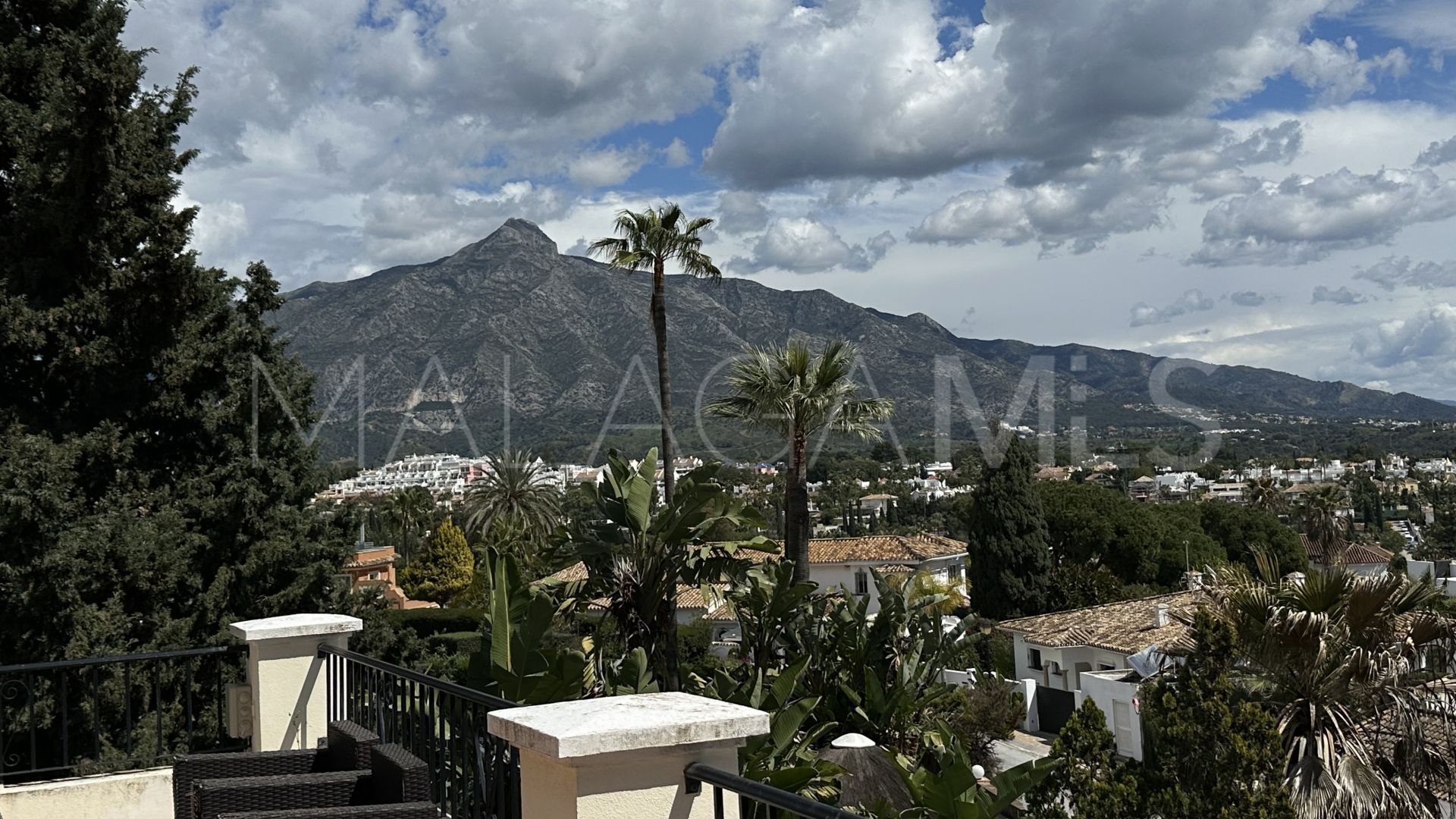 Buy villa in Las Brisas de 6 bedrooms