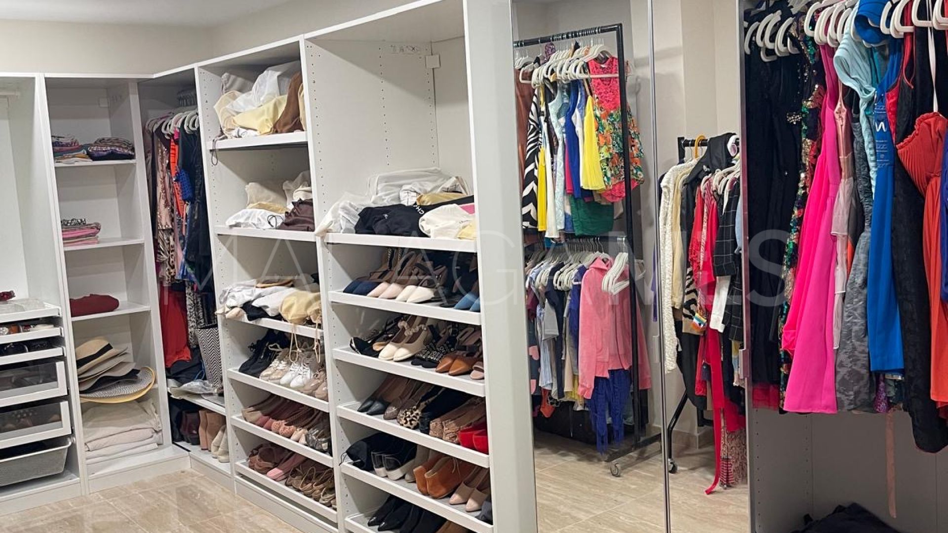 Buy villa in Las Brisas de 6 bedrooms