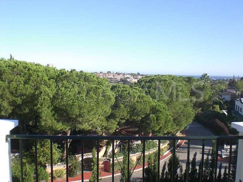 Buy villa in Las Brisas de 6 bedrooms