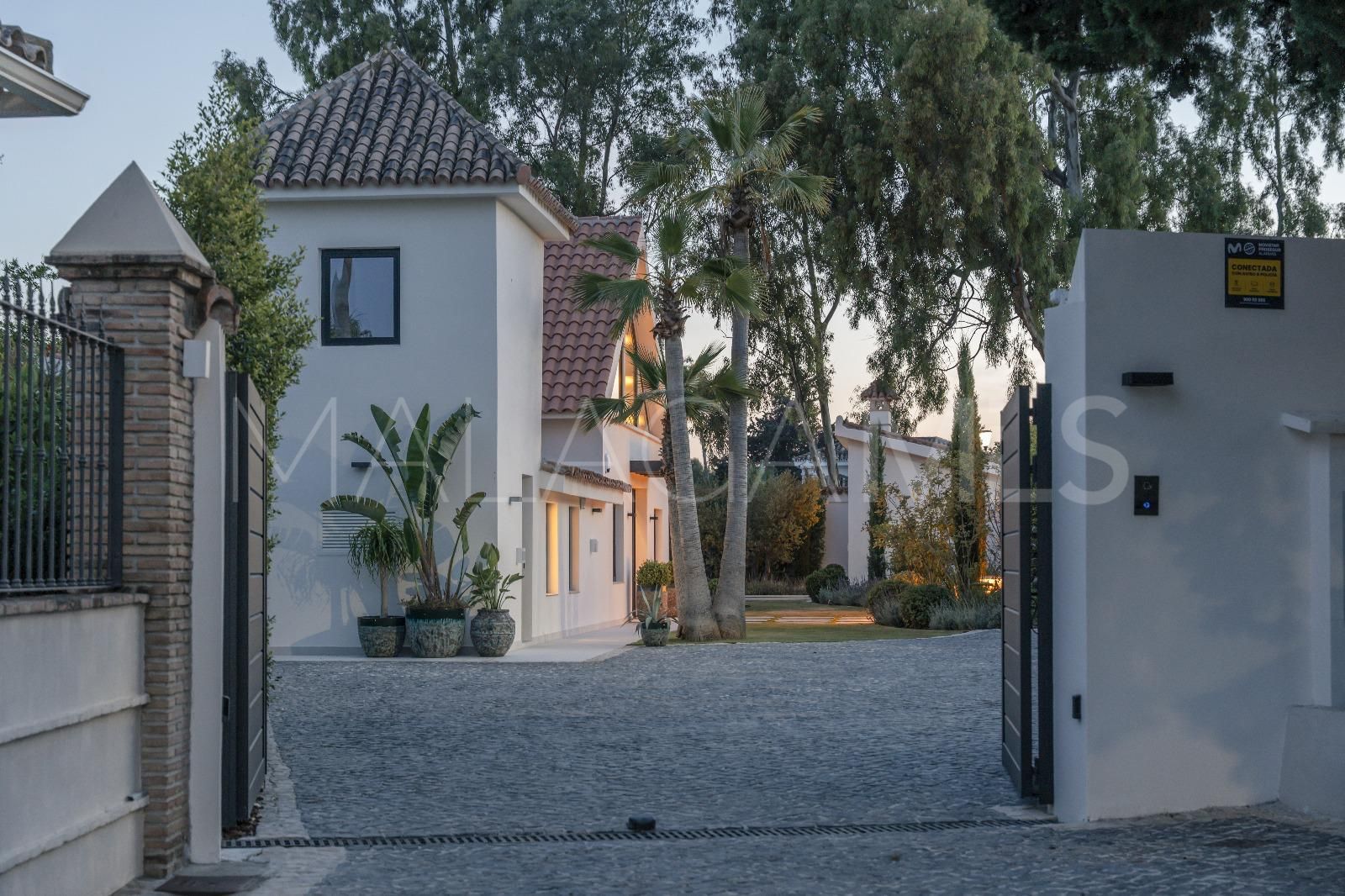 Villa for sale in Marbella - Puerto Banus
