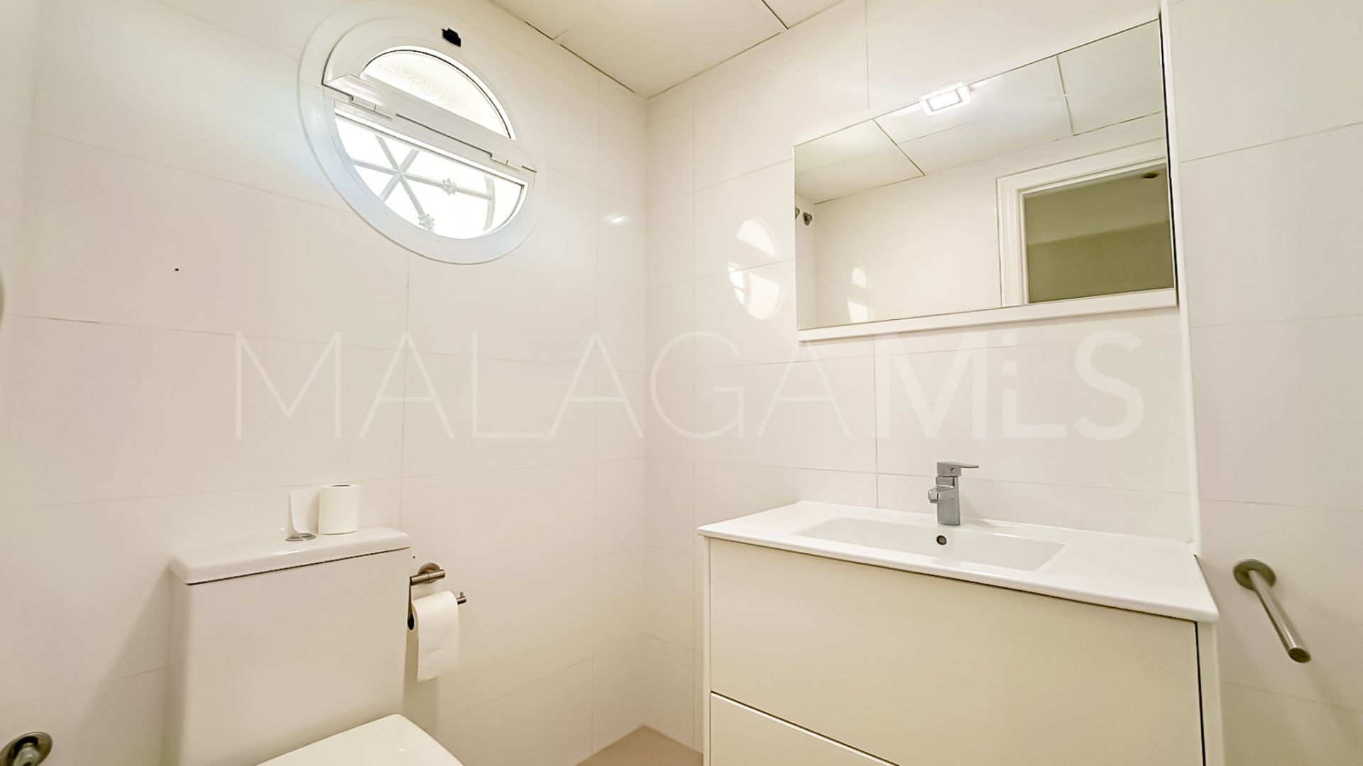 Hus i byn for sale in Valdeolletas