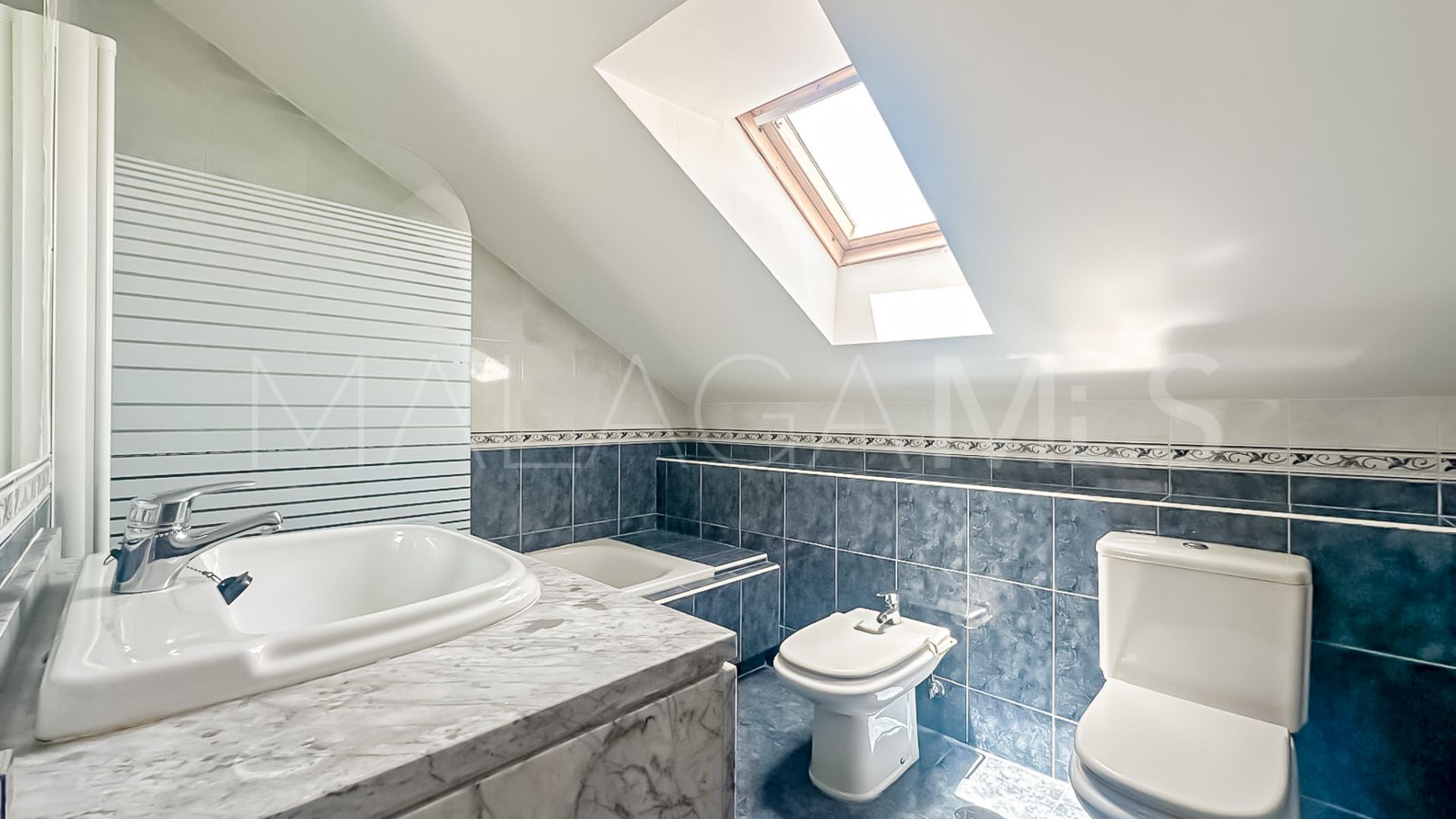 Hus i byn for sale in Valdeolletas
