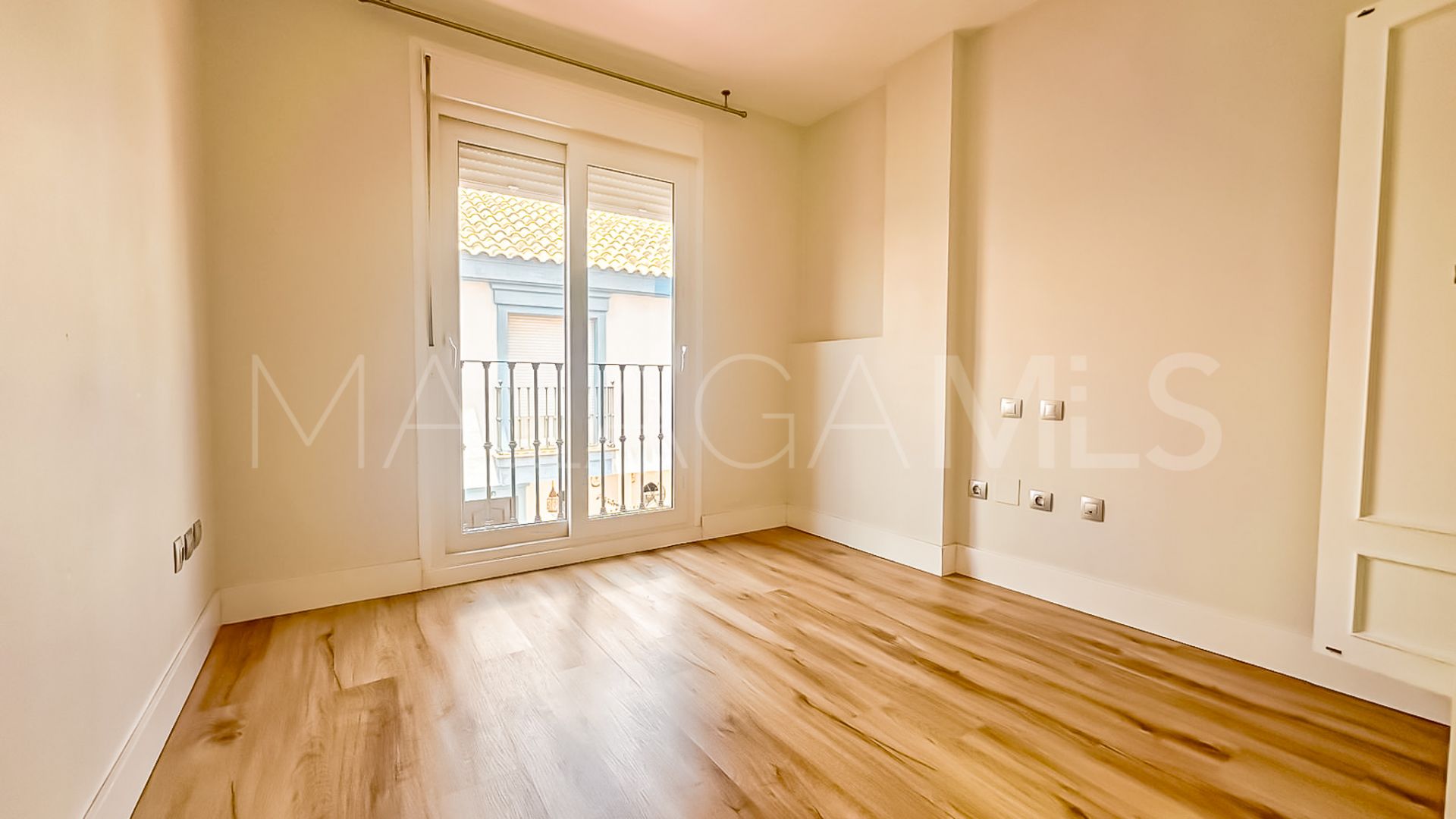 Hus i byn for sale in Valdeolletas