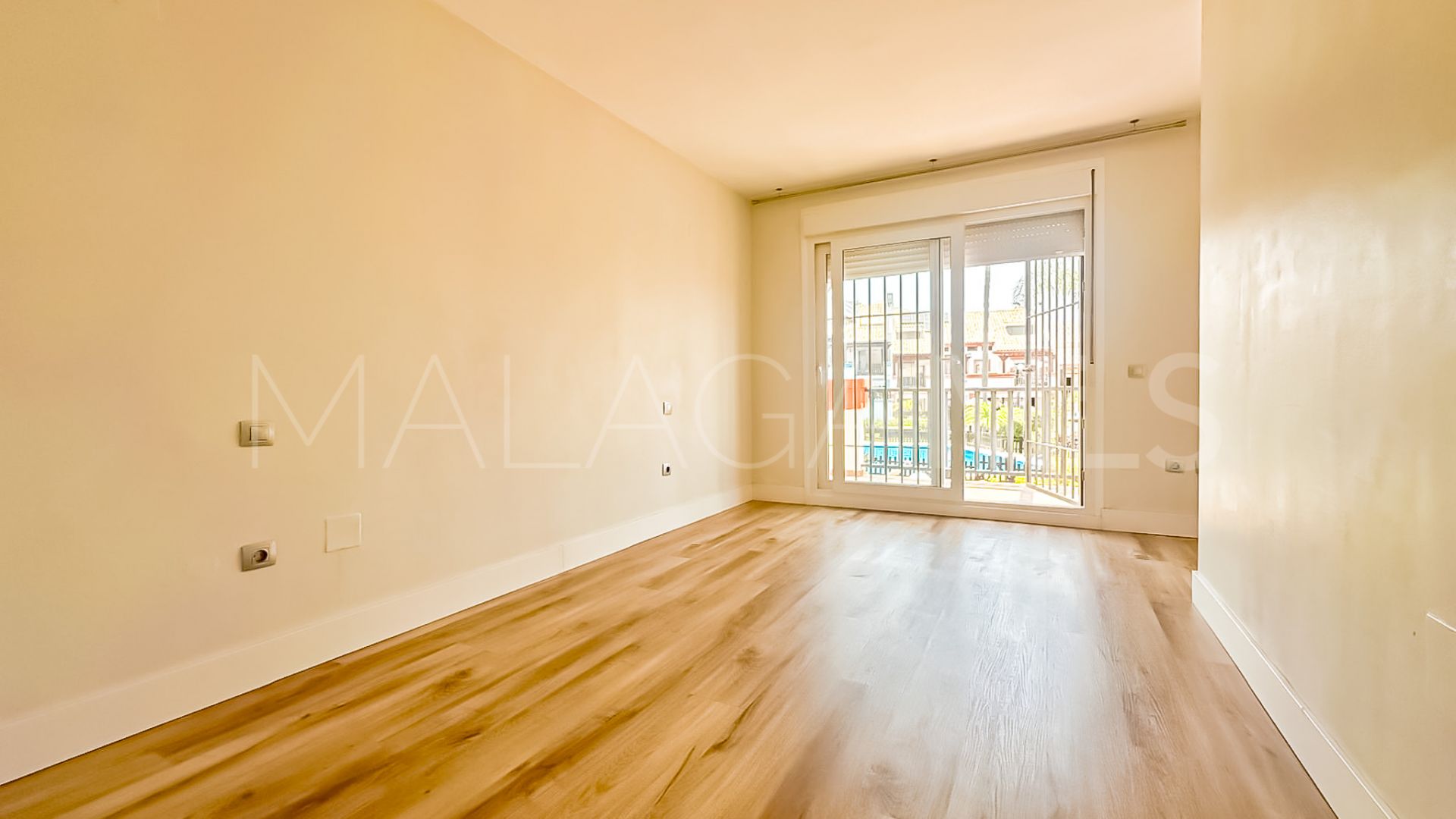 Hus i byn for sale in Valdeolletas