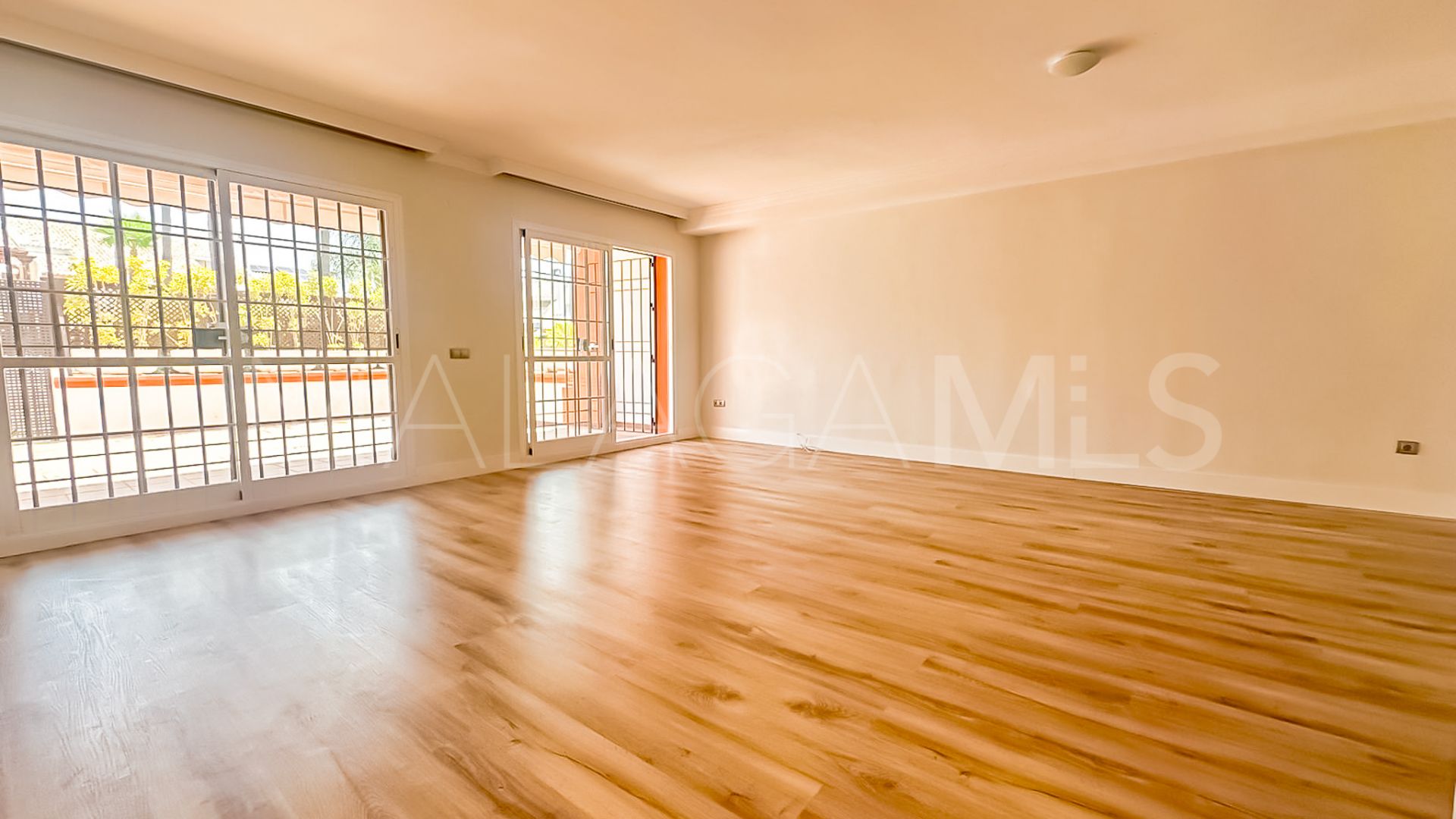Hus i byn for sale in Valdeolletas
