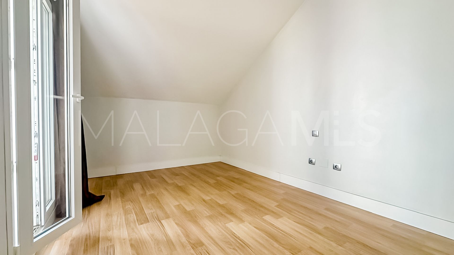 Hus i byn for sale in Valdeolletas