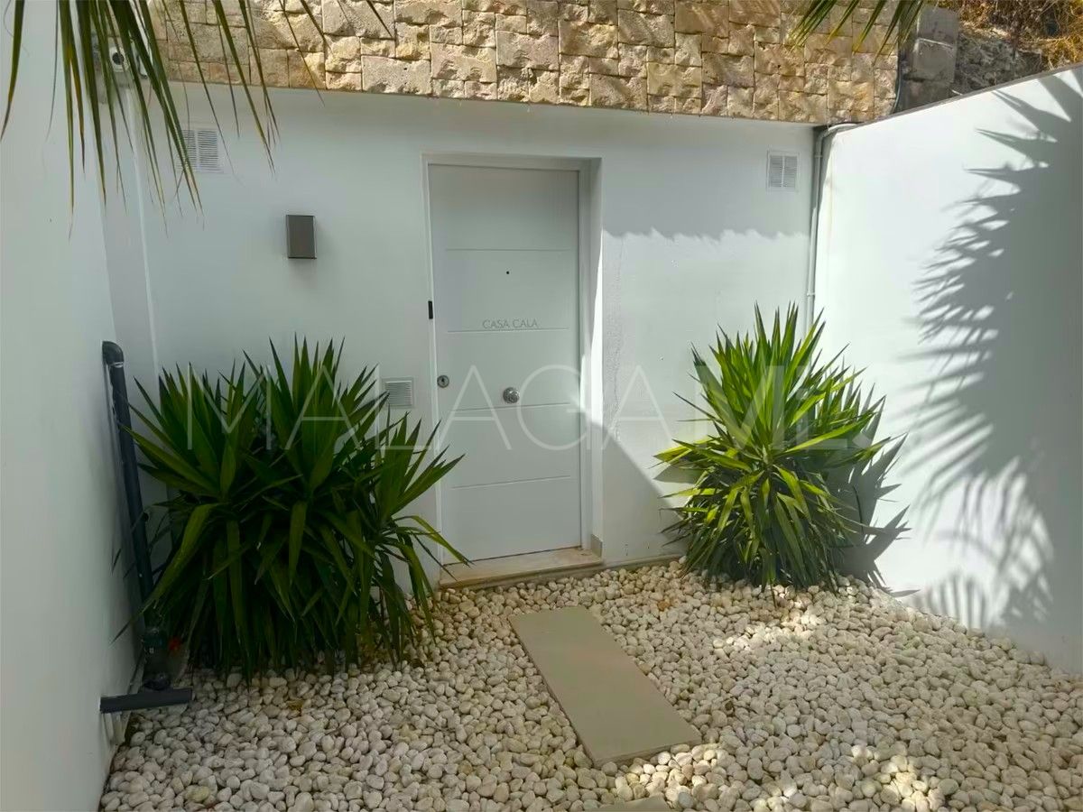 Buy villa de 4 bedrooms in Cala de Mijas