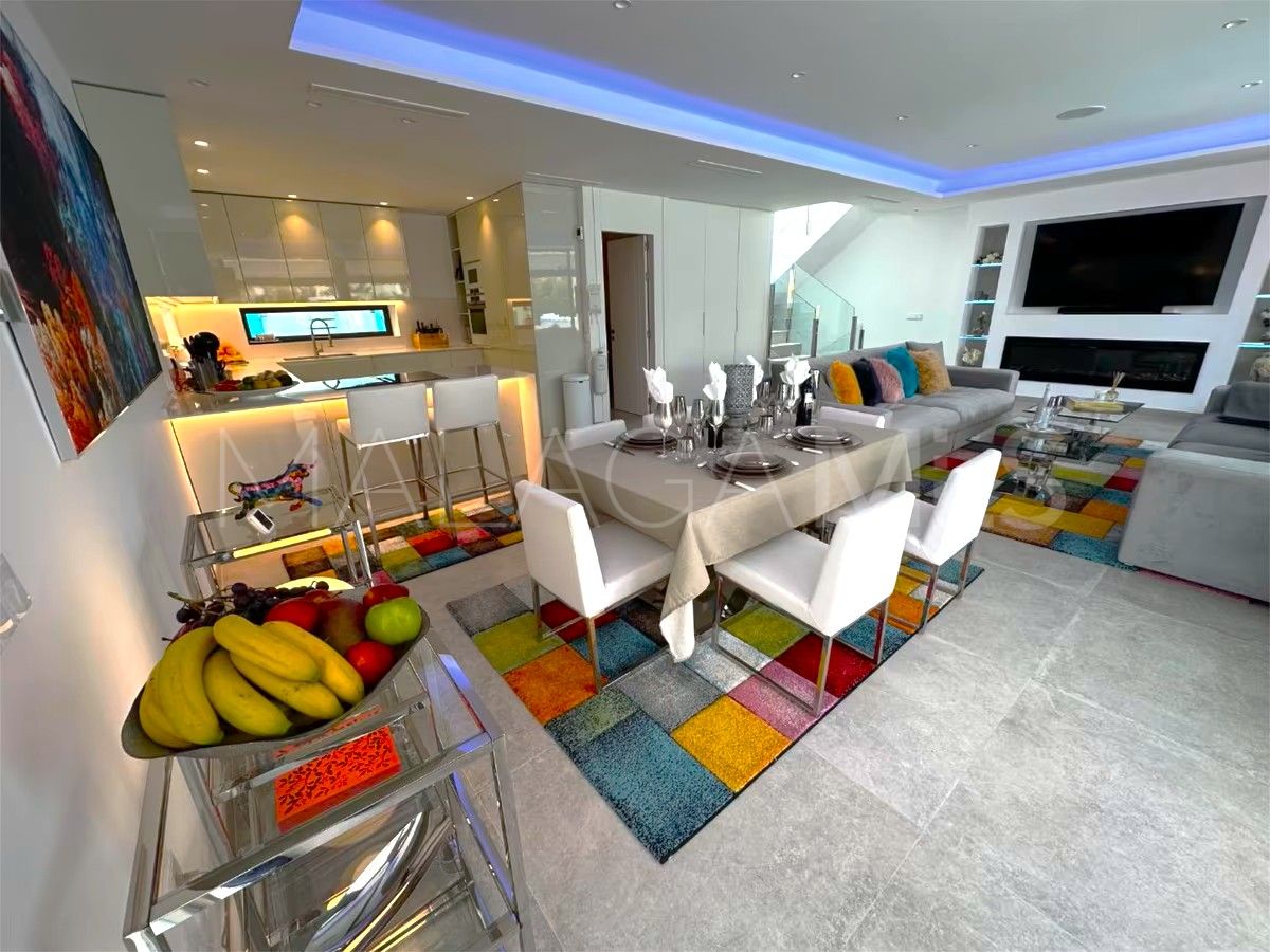 Buy villa de 4 bedrooms in Cala de Mijas