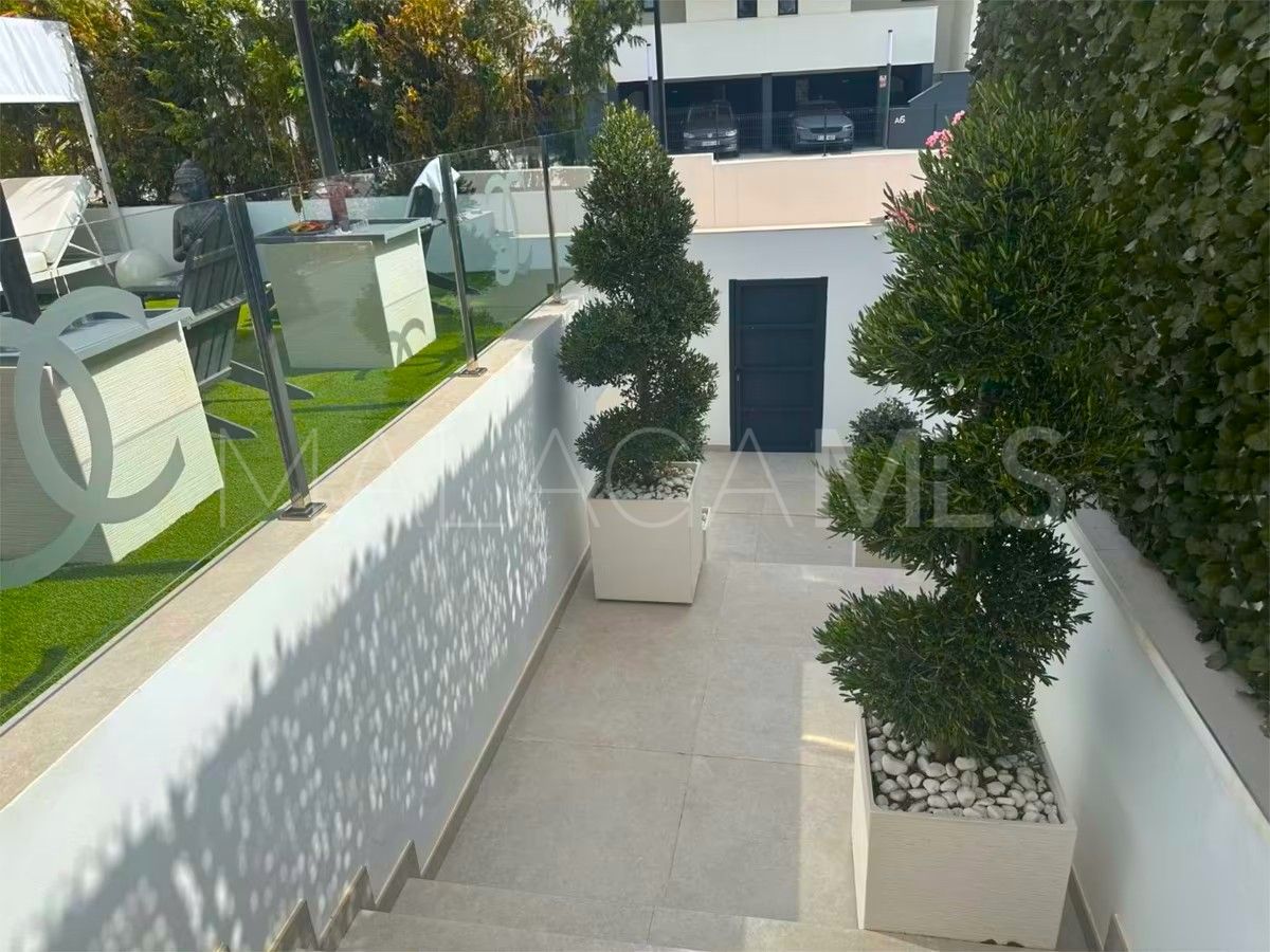 Buy villa de 4 bedrooms in Cala de Mijas