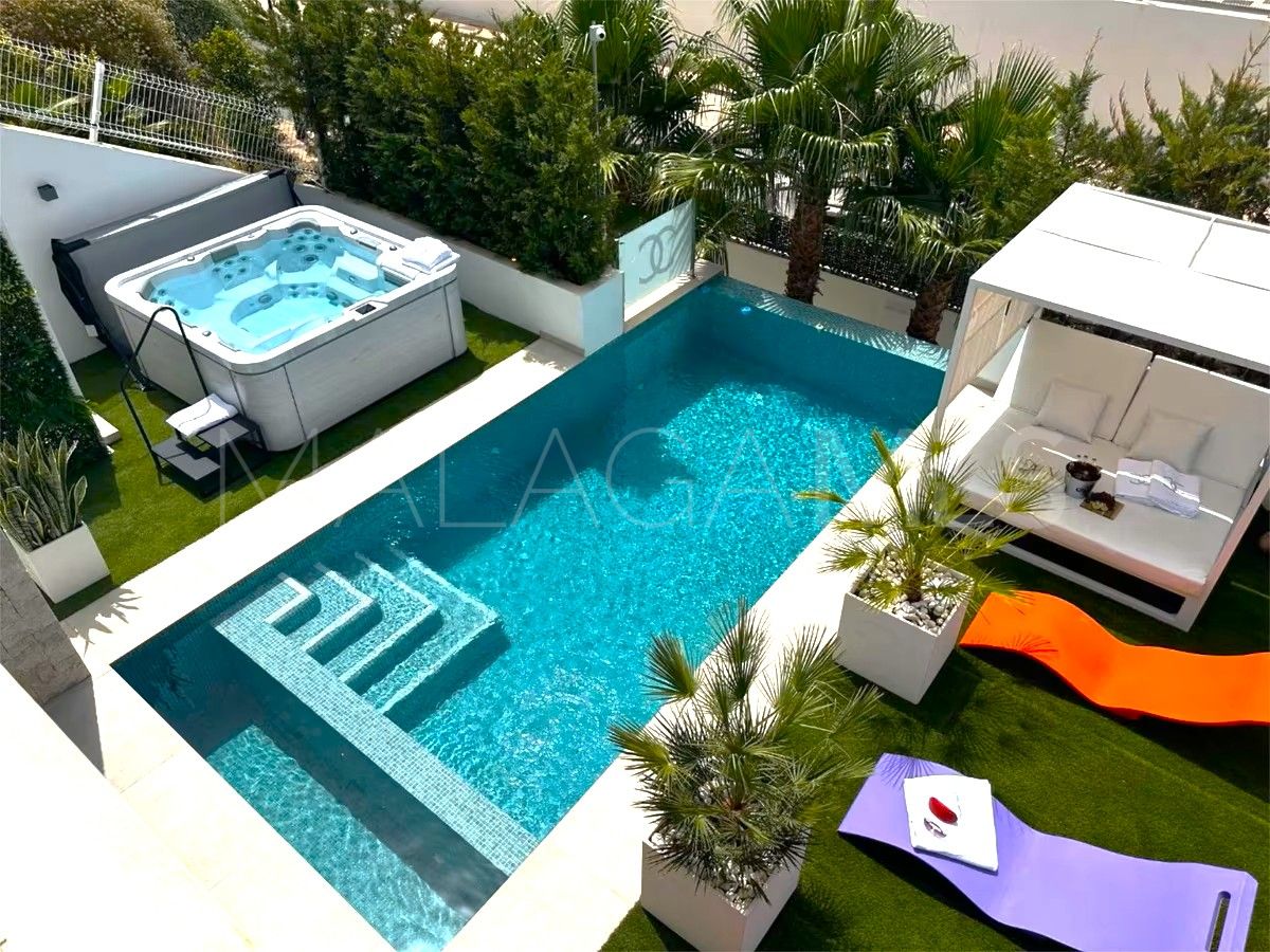 Buy villa de 4 bedrooms in Cala de Mijas