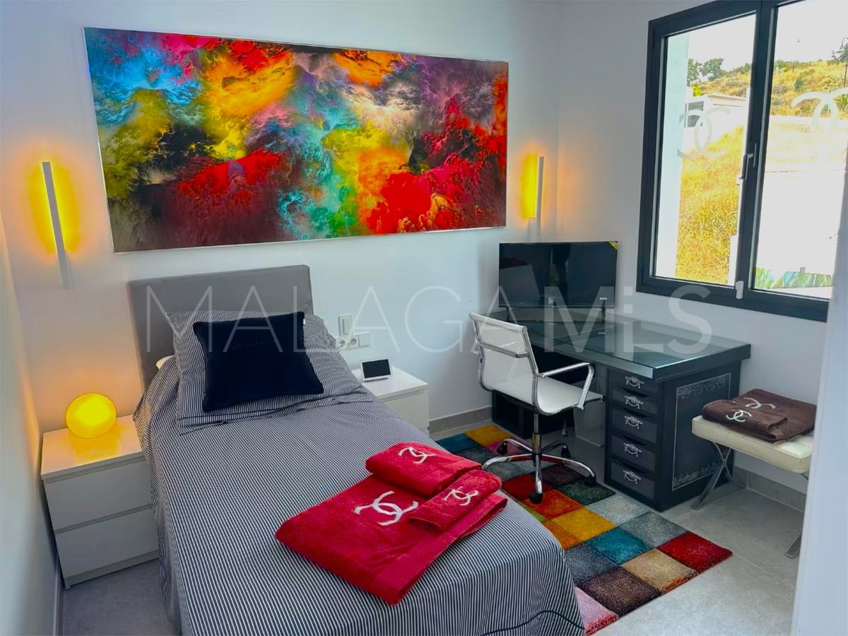 Buy villa de 4 bedrooms in Cala de Mijas
