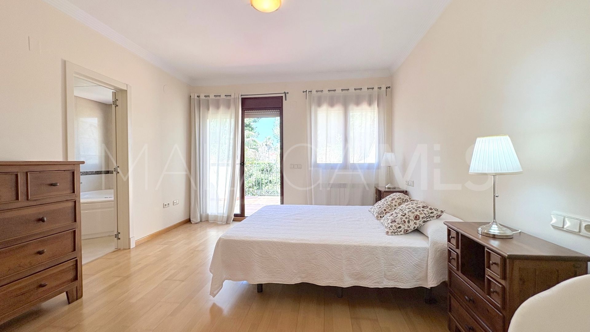 For sale town house in La Dama de Noche with 3 bedrooms