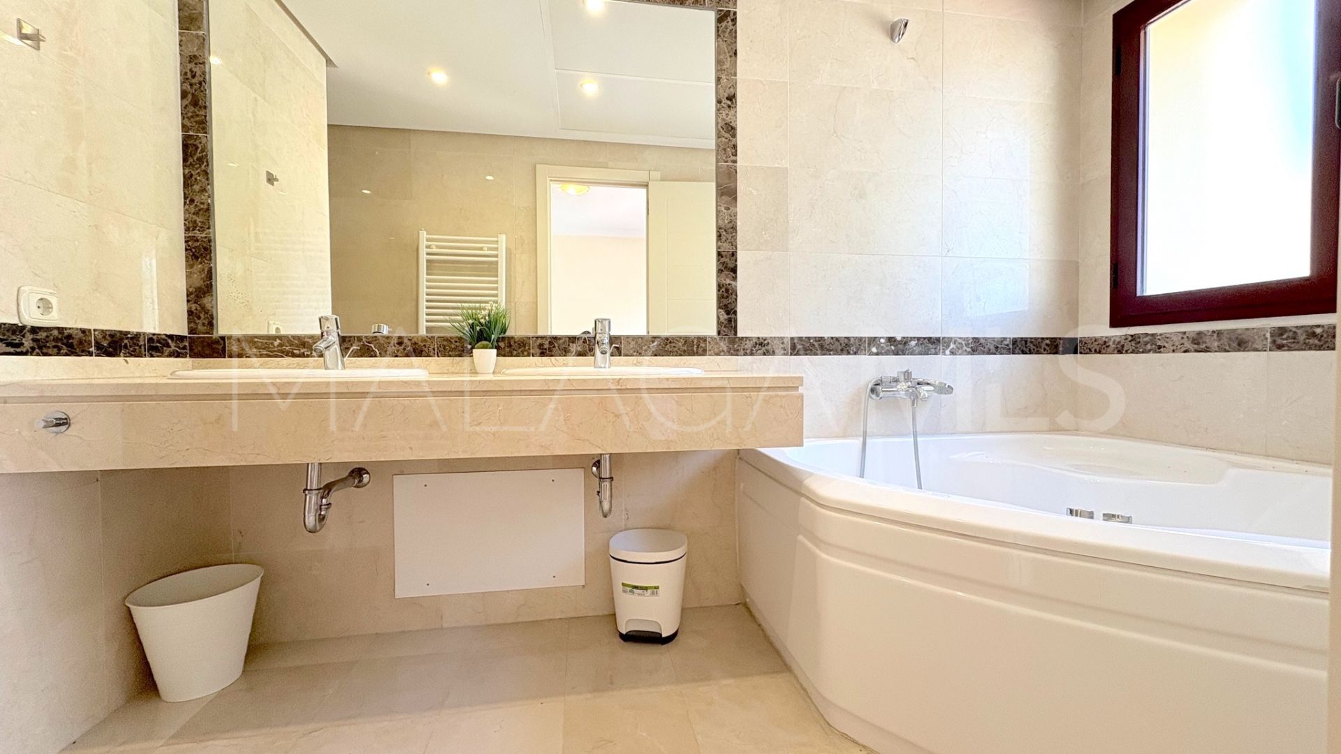 For sale town house in La Dama de Noche with 3 bedrooms