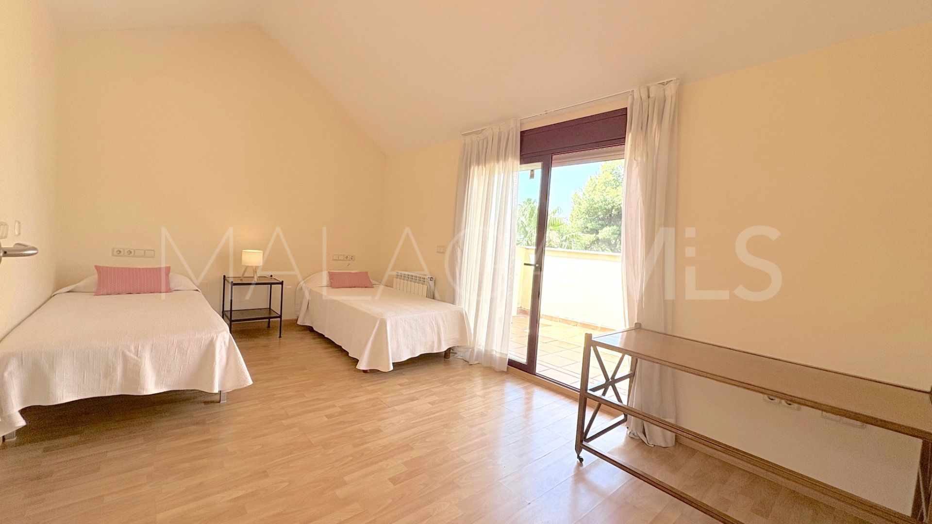 For sale town house in La Dama de Noche with 3 bedrooms