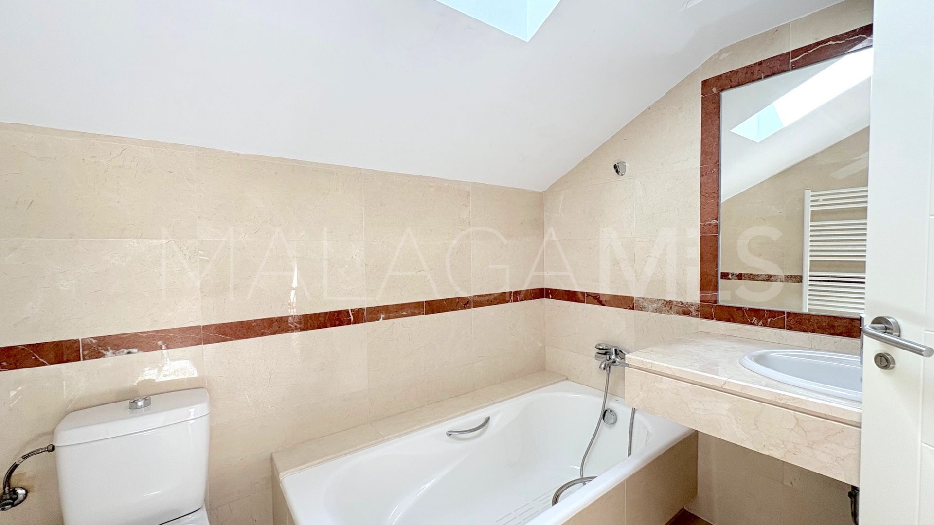For sale town house in La Dama de Noche with 3 bedrooms