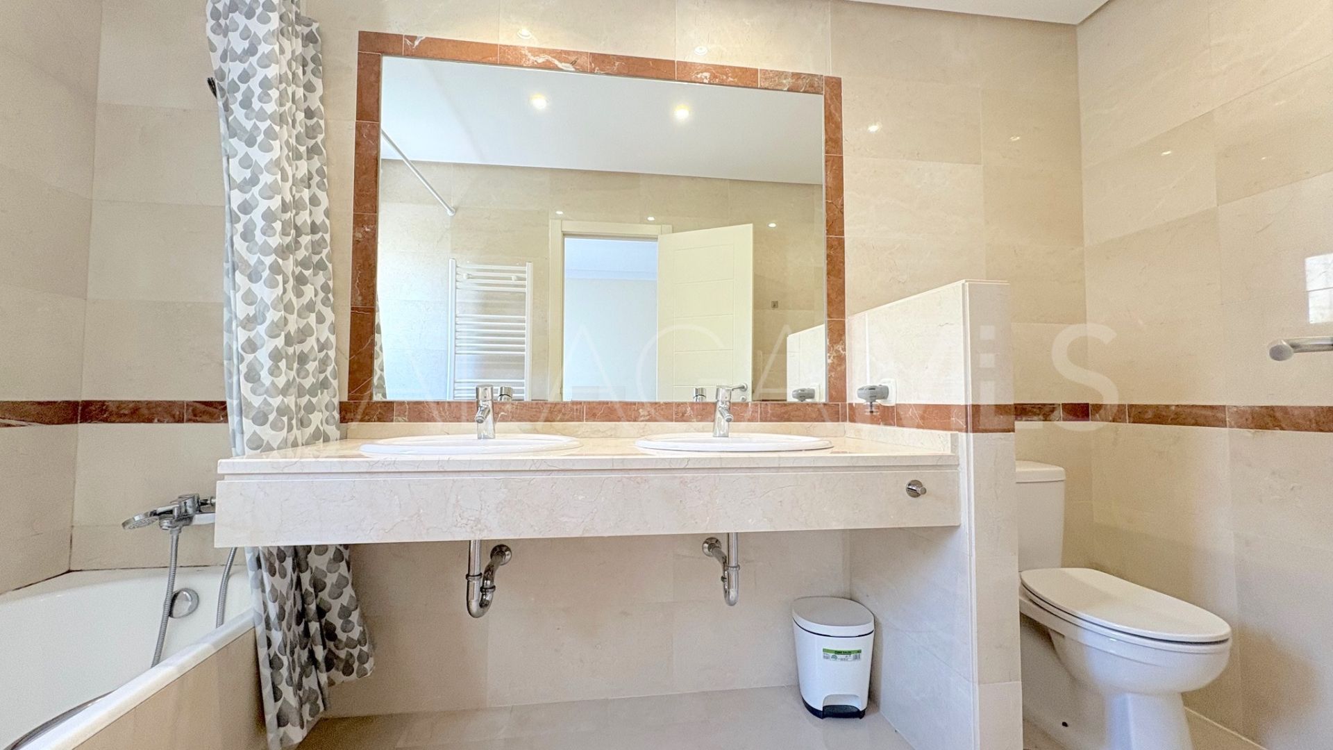 For sale town house in La Dama de Noche with 3 bedrooms
