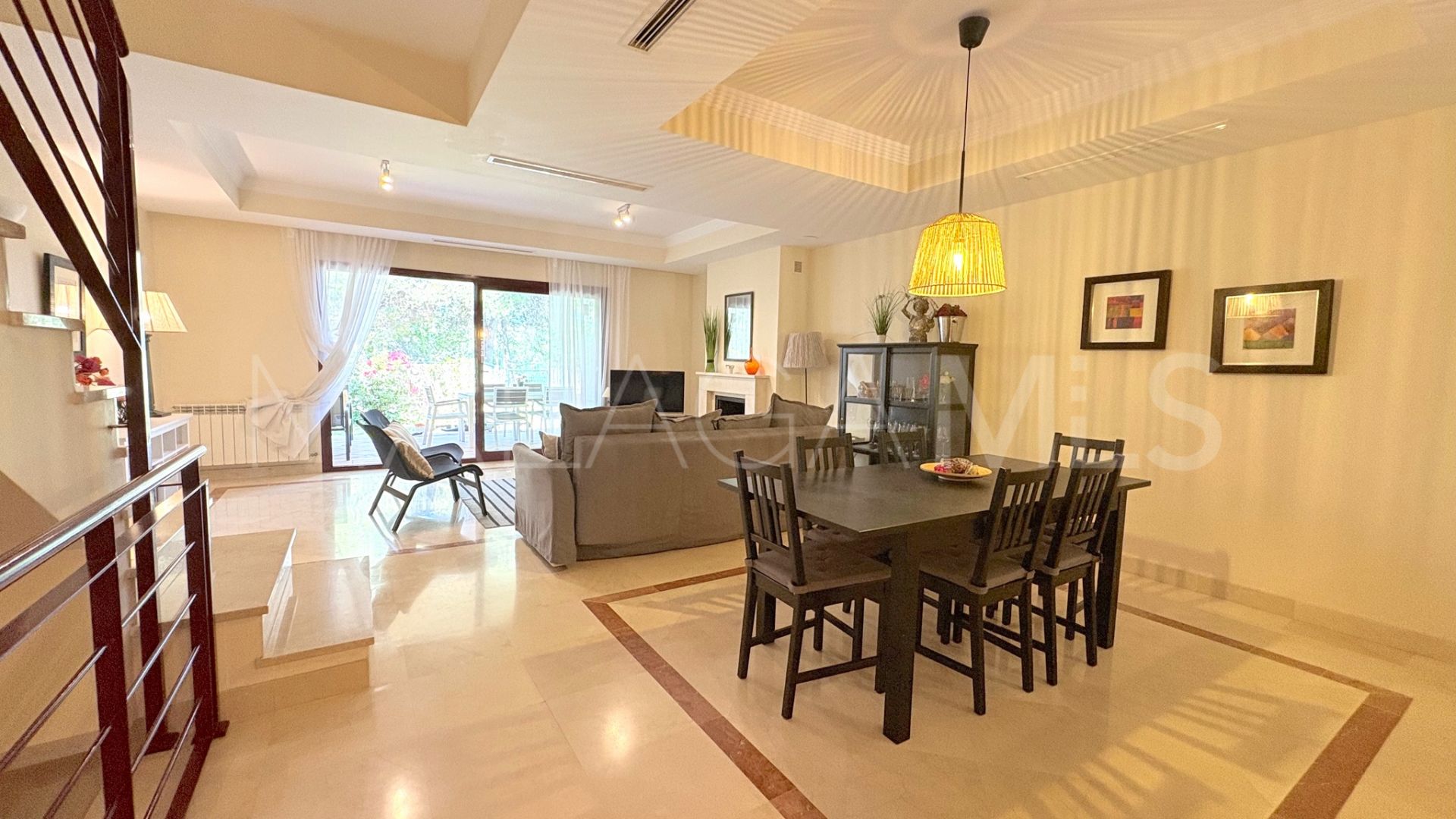 For sale town house in La Dama de Noche with 3 bedrooms