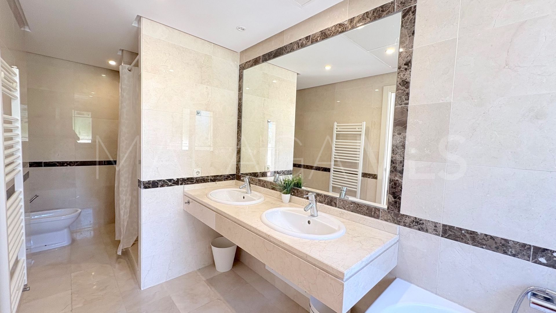 For sale town house in La Dama de Noche with 3 bedrooms