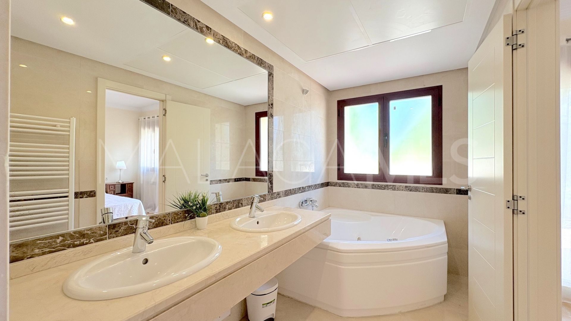 For sale town house in La Dama de Noche with 3 bedrooms