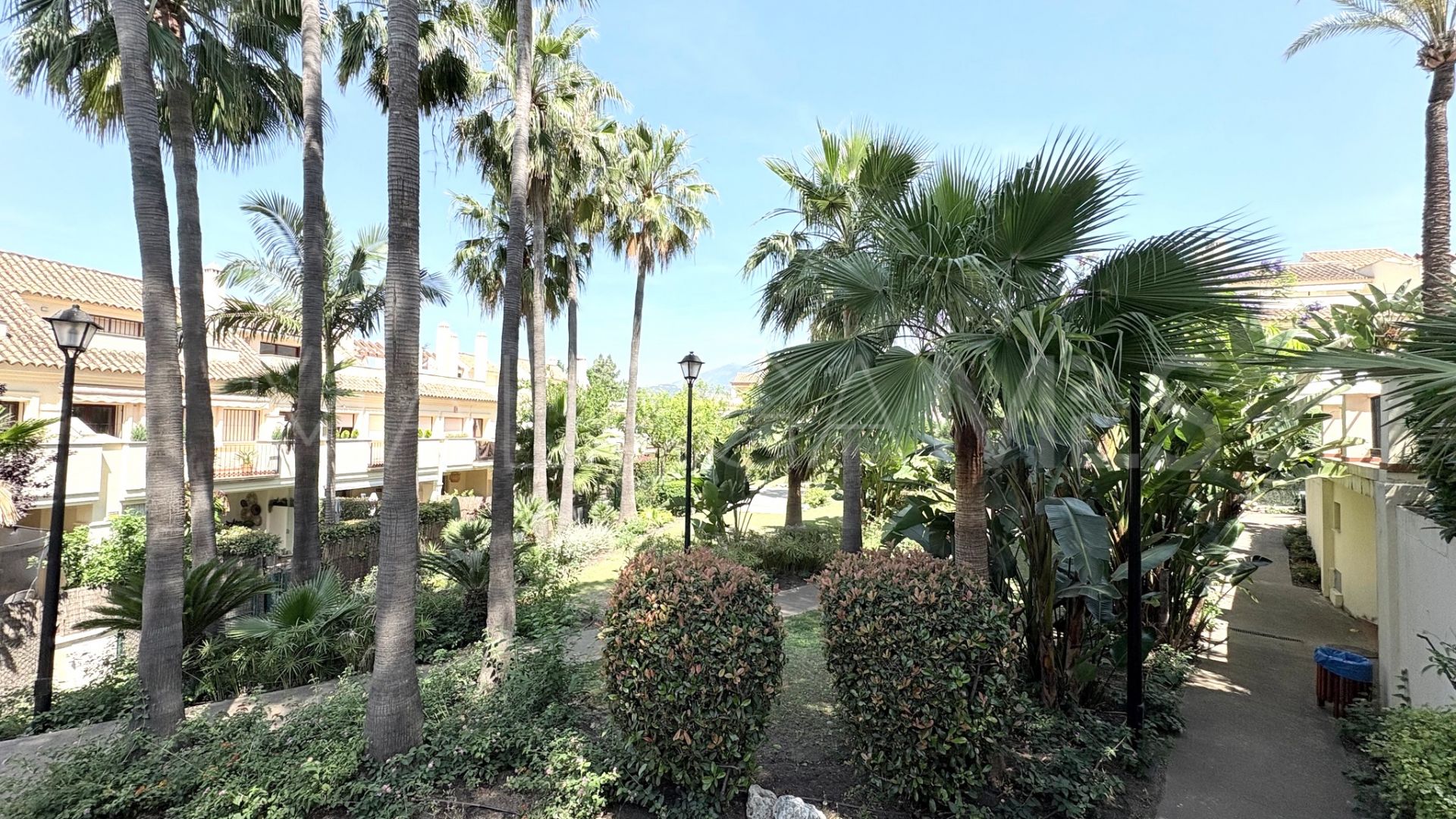 For sale town house in La Dama de Noche with 3 bedrooms