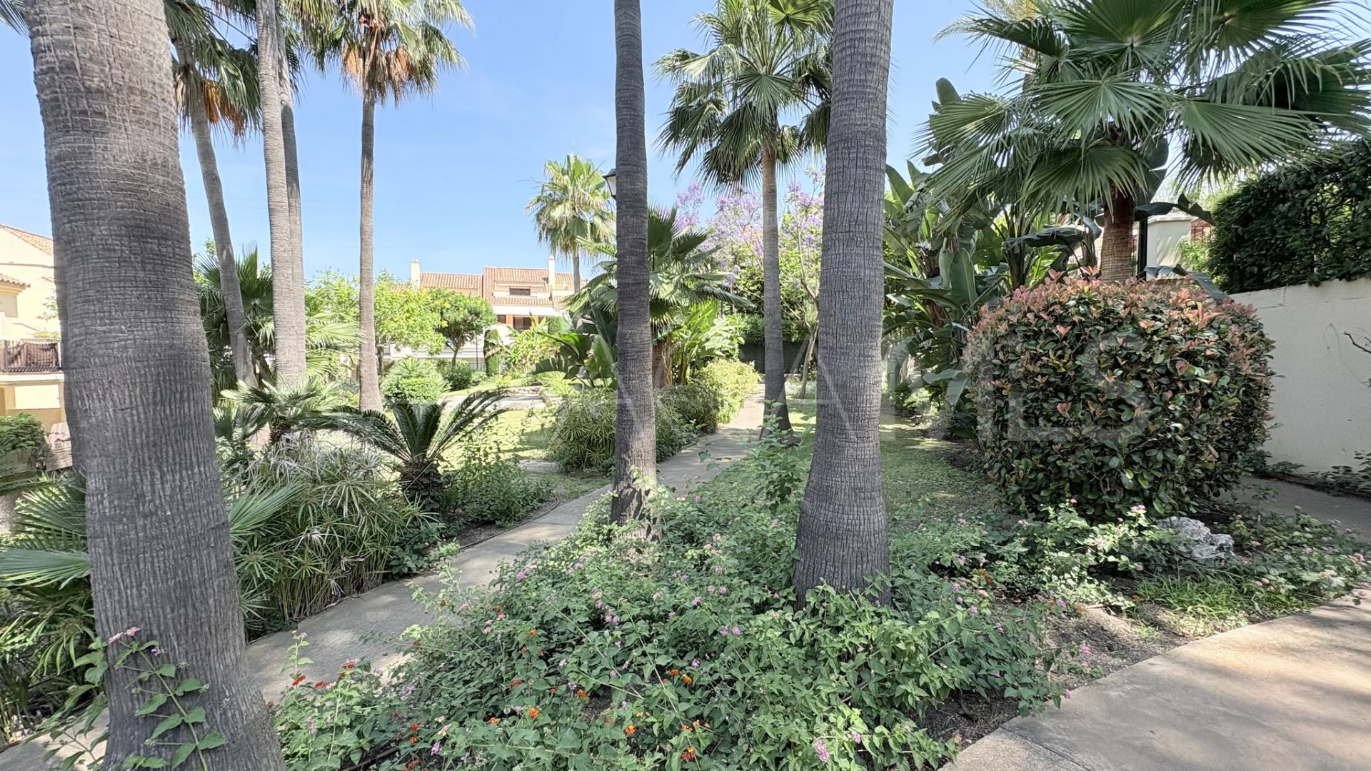 For sale town house in La Dama de Noche with 3 bedrooms