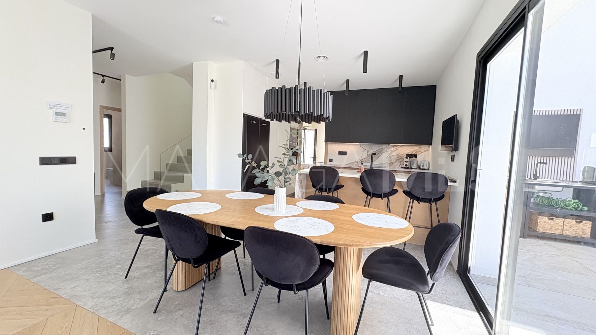 Buy Benahavis house with 5 bedrooms