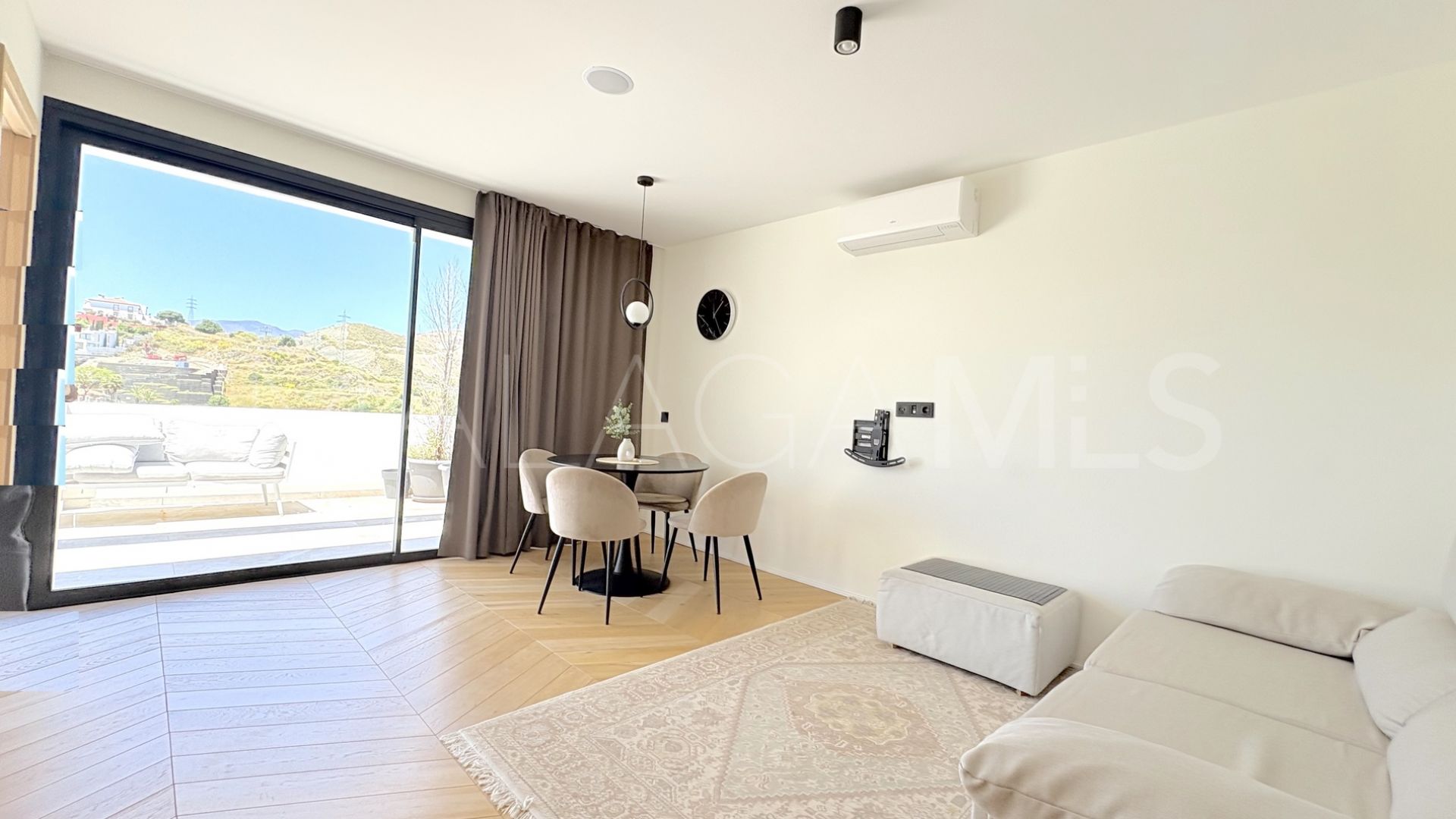 Buy Benahavis house with 5 bedrooms