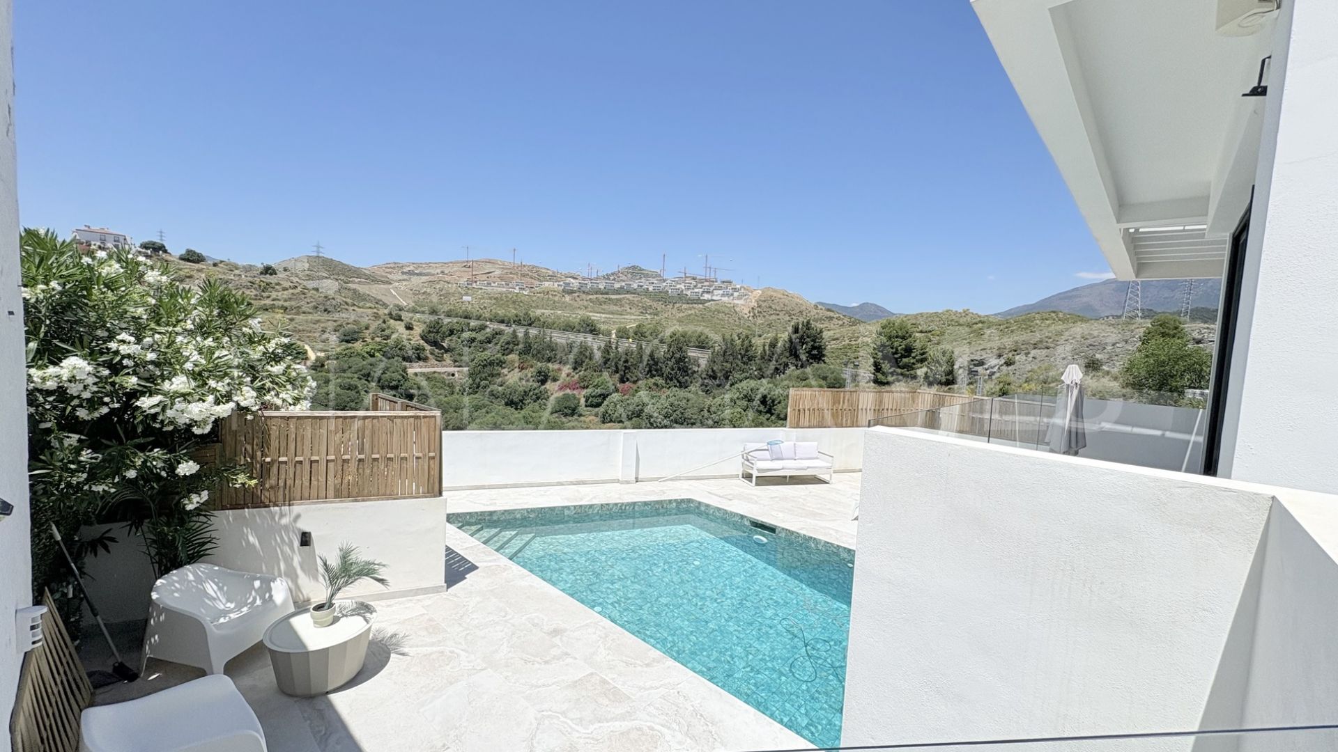 Buy Benahavis house with 5 bedrooms