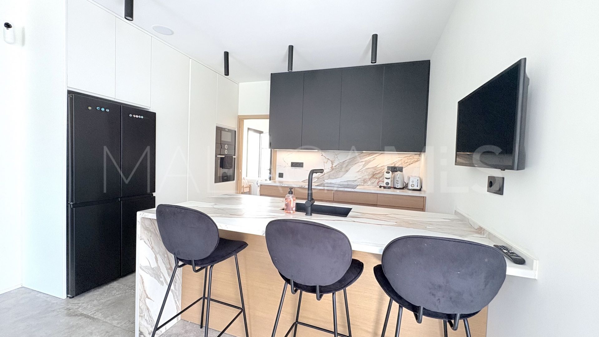 Buy Benahavis house with 5 bedrooms