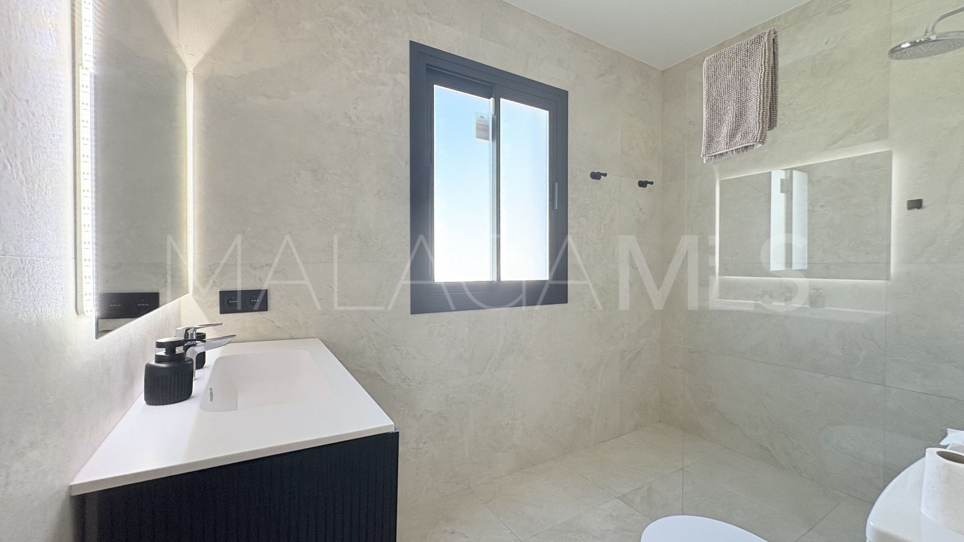 Buy Benahavis house with 5 bedrooms