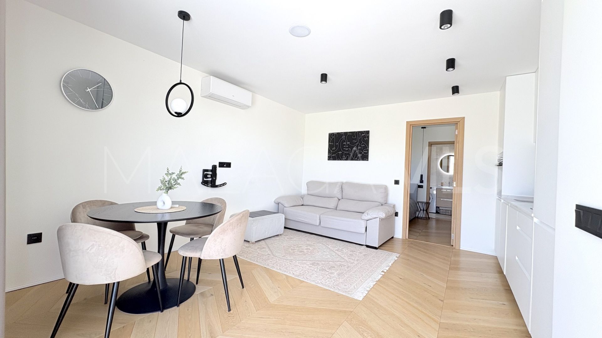 Buy Benahavis house with 5 bedrooms