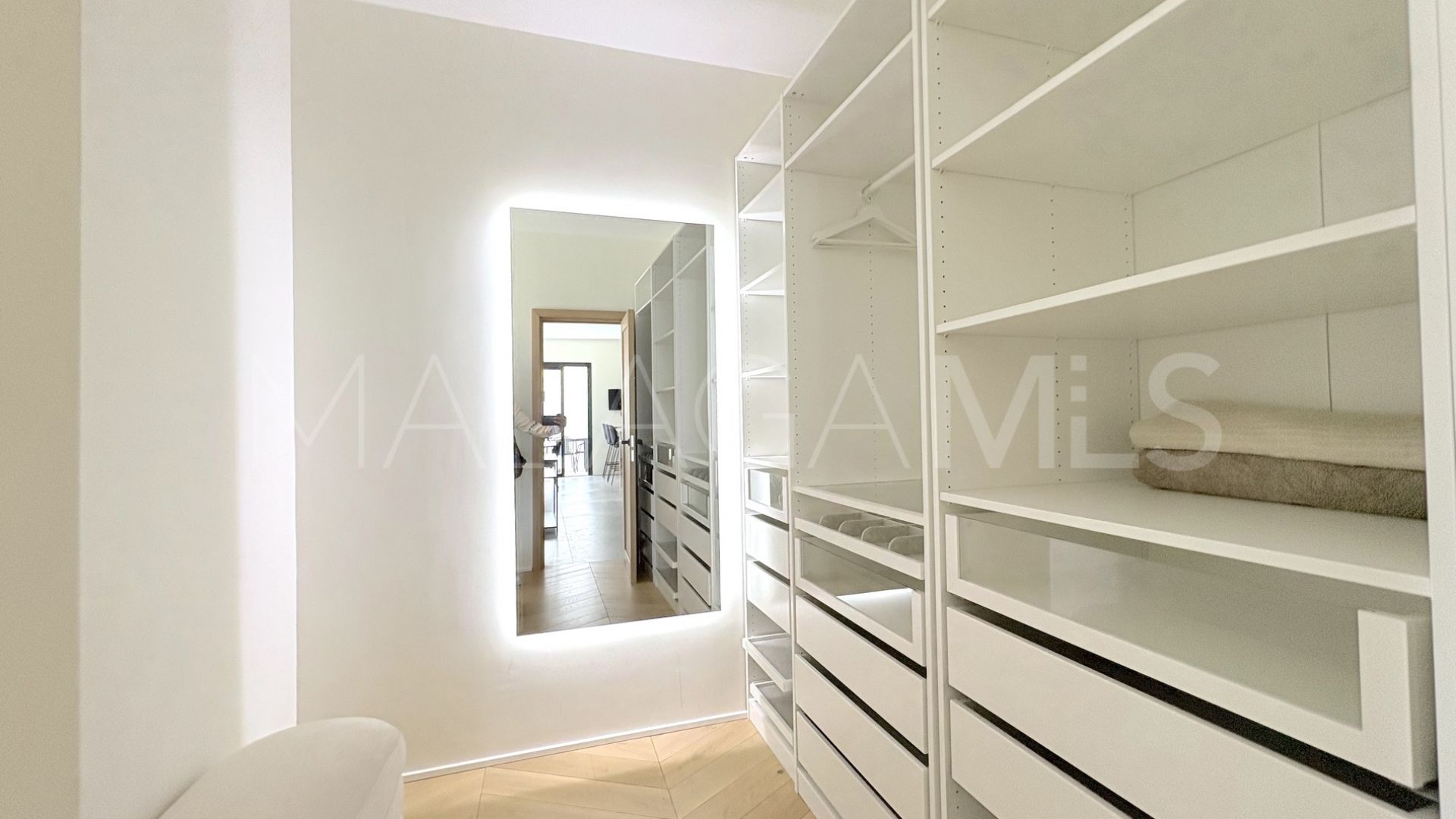 Buy Benahavis house with 5 bedrooms