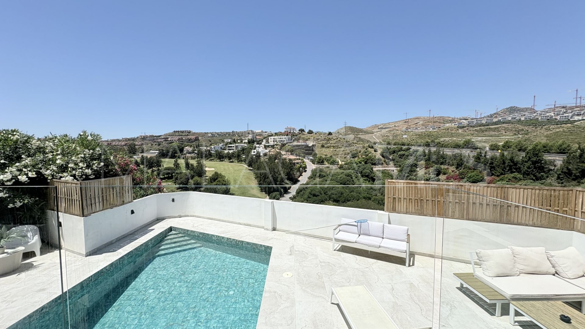 Buy Benahavis house with 5 bedrooms