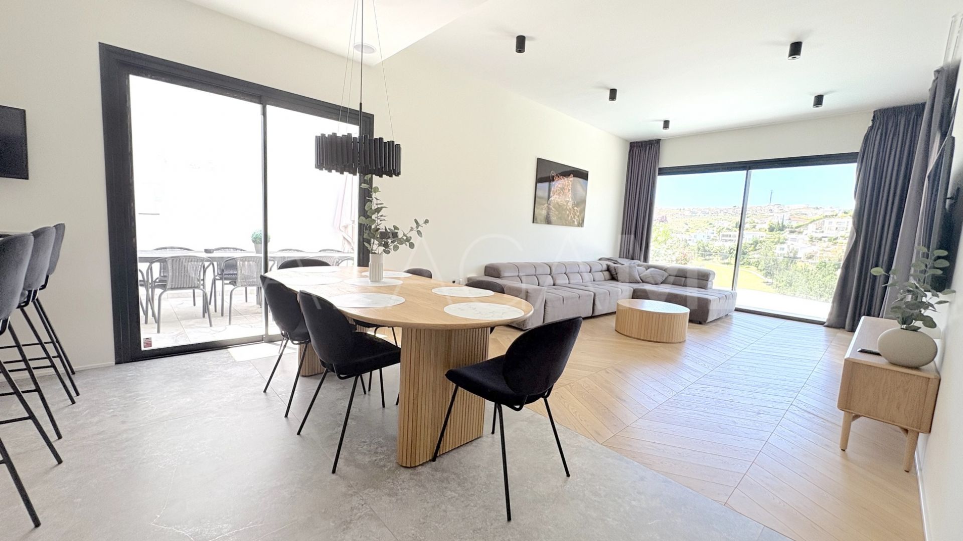 Buy Benahavis house with 5 bedrooms