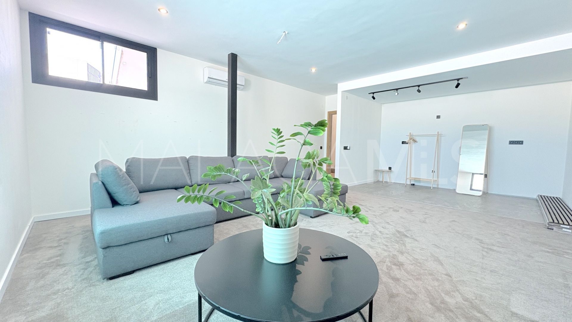 Buy Benahavis house with 5 bedrooms