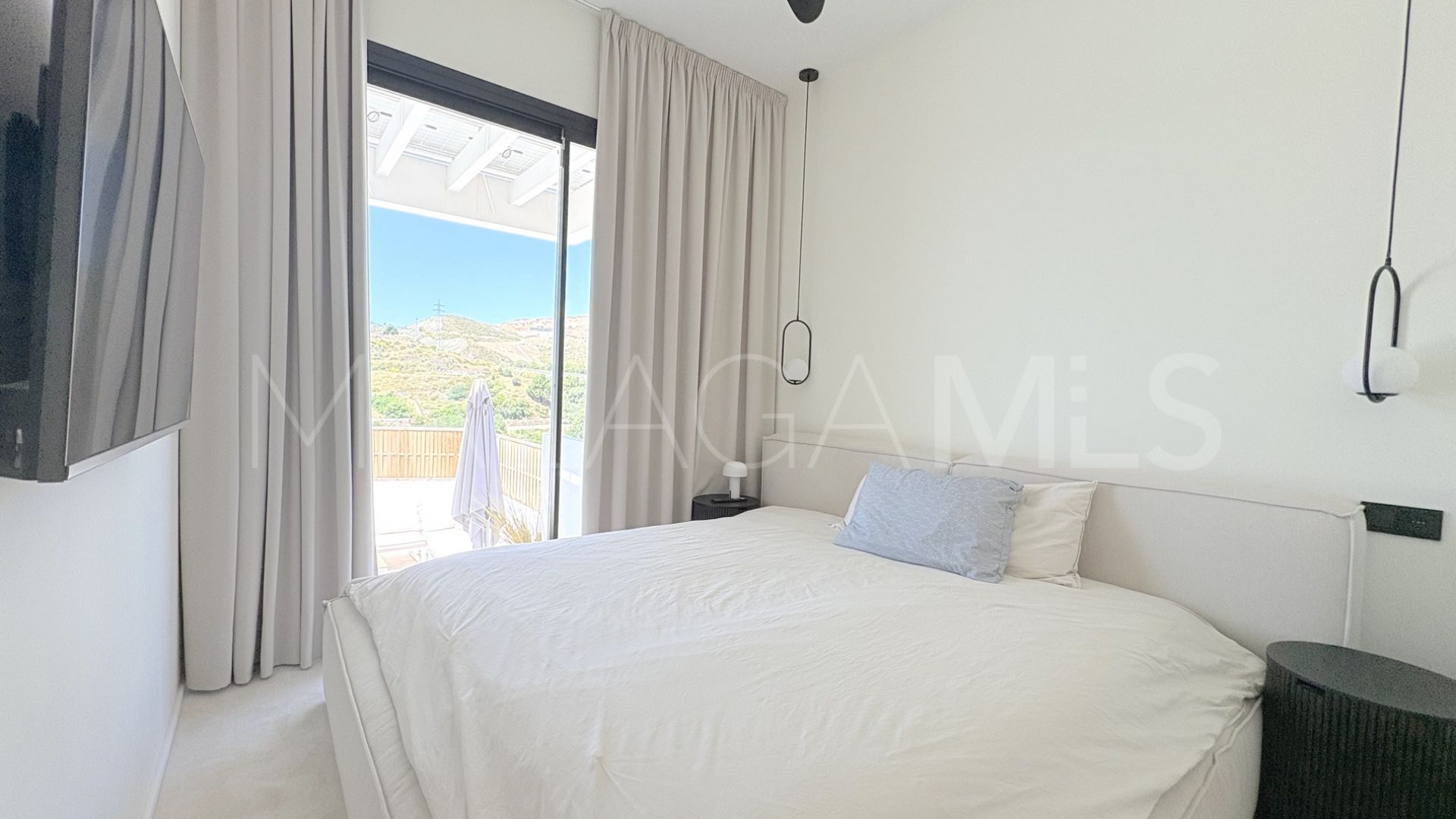 Buy Benahavis house with 5 bedrooms