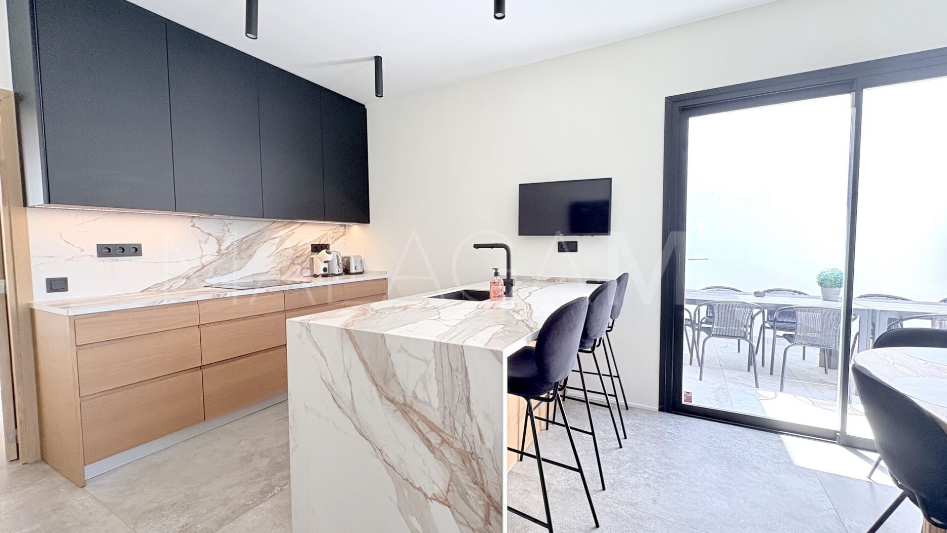 Buy Benahavis house with 5 bedrooms