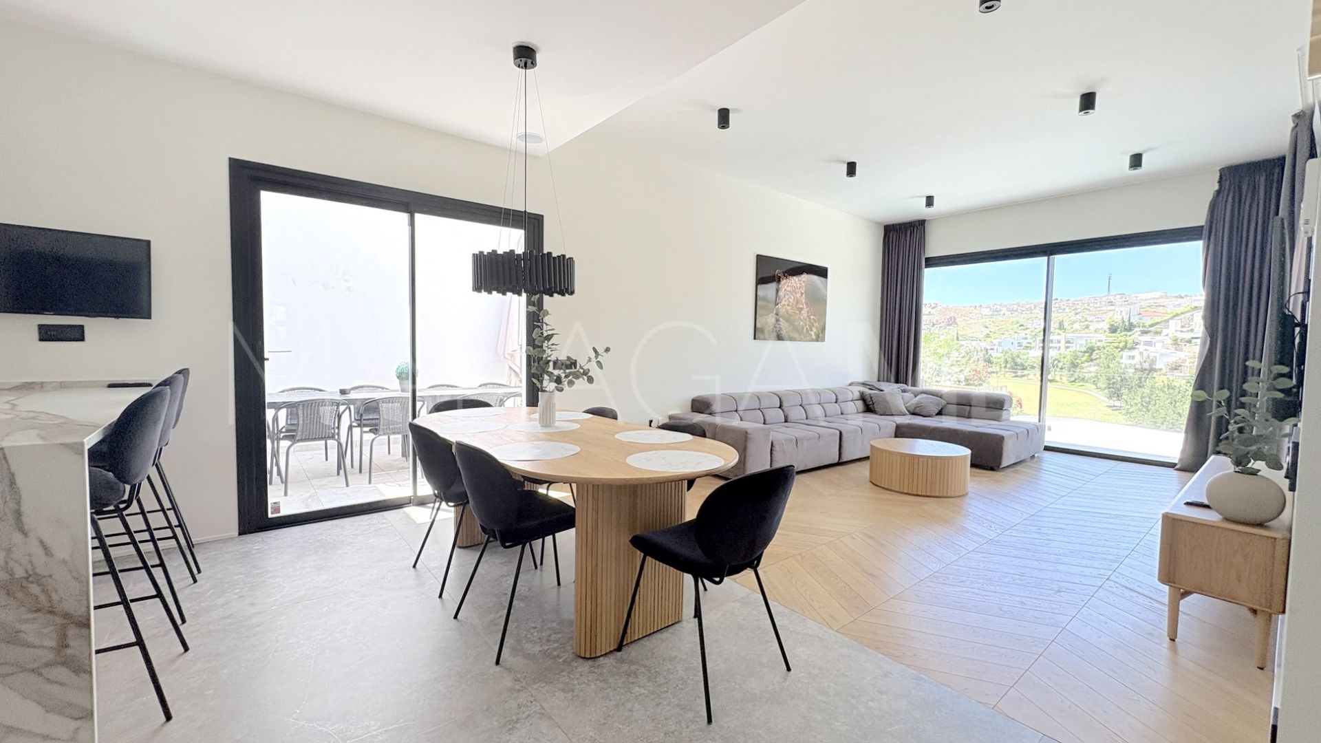 Buy Benahavis house with 5 bedrooms
