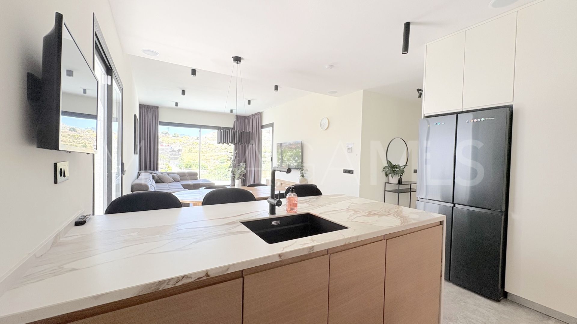 Buy Benahavis house with 5 bedrooms
