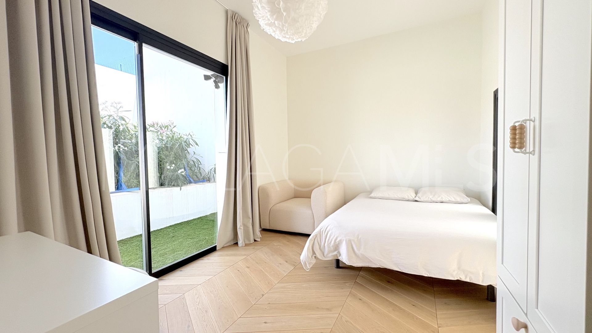 Buy Benahavis house with 5 bedrooms