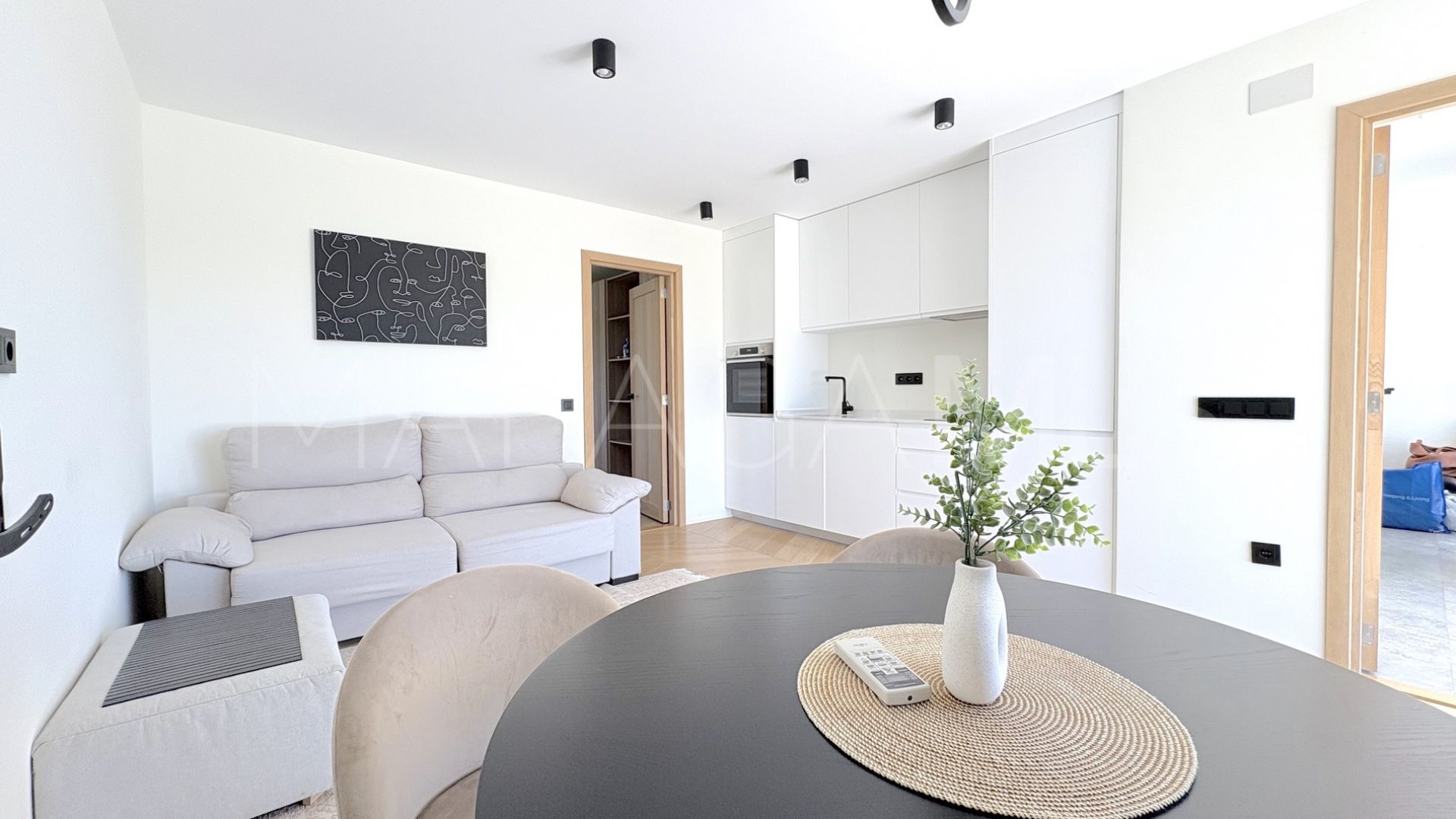 Buy Benahavis house with 5 bedrooms