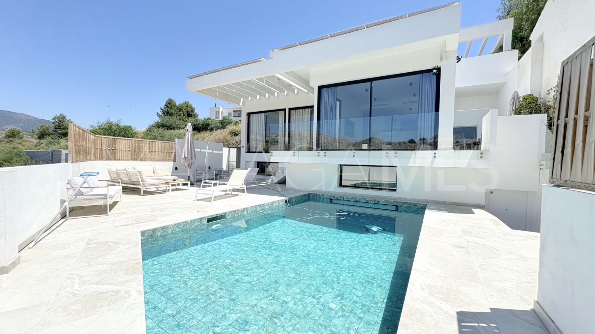 Buy Benahavis house with 5 bedrooms