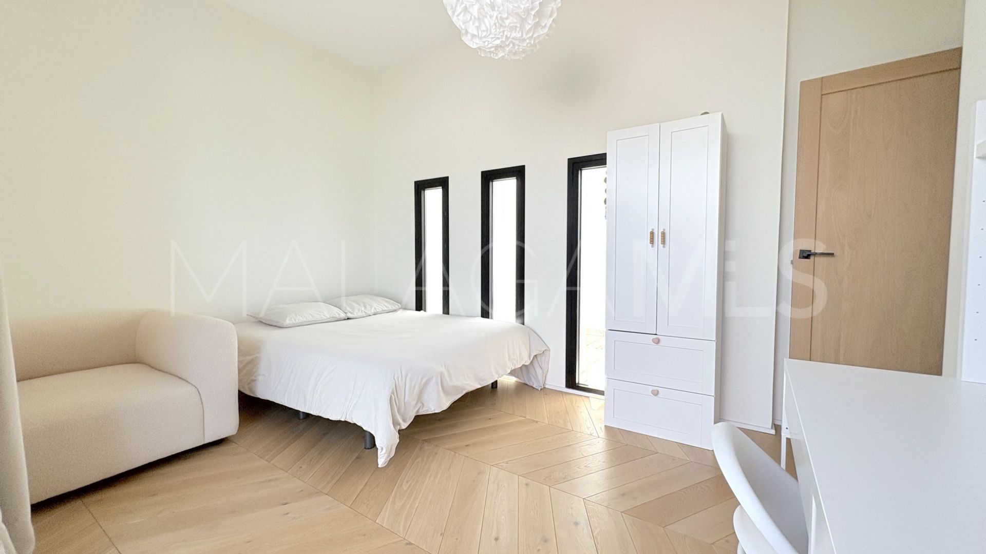 Buy Benahavis house with 5 bedrooms
