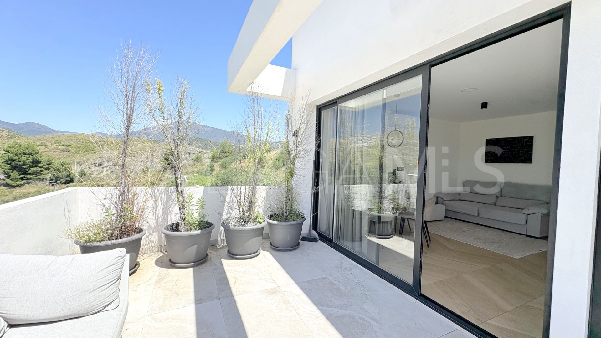 Buy Benahavis house with 5 bedrooms