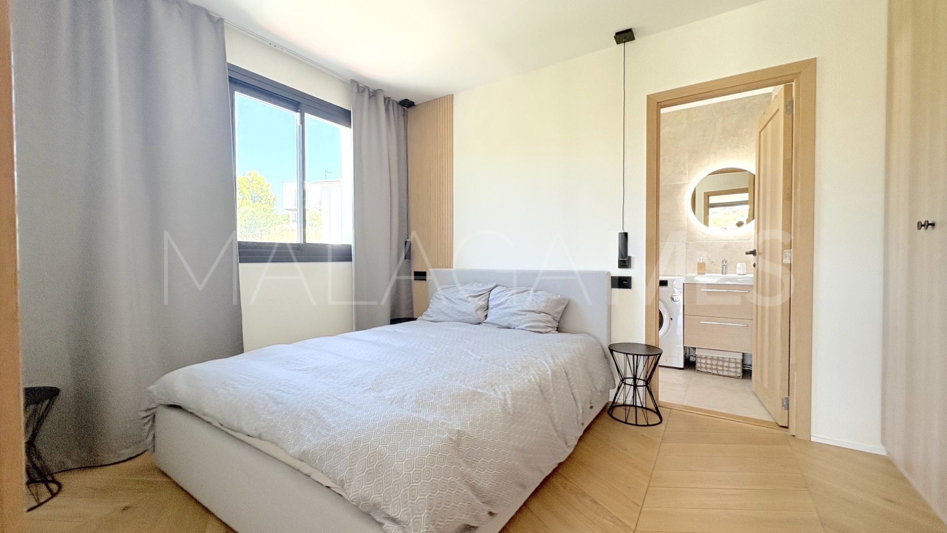 Buy Benahavis house with 5 bedrooms