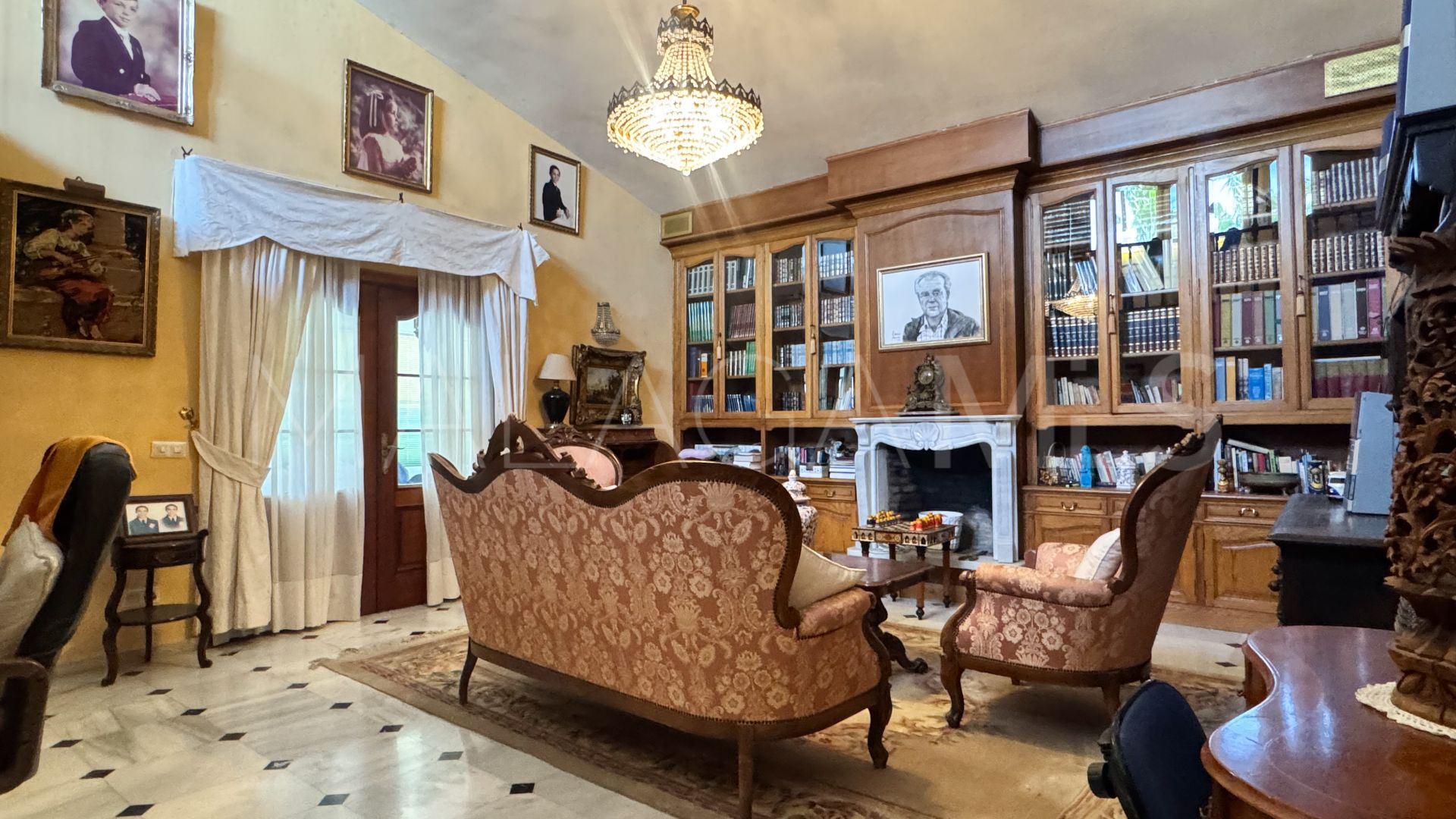 Villa for sale in Estepona Westen
