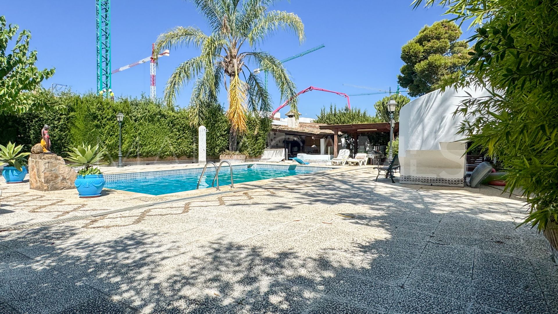 Villa for sale in Estepona Westen