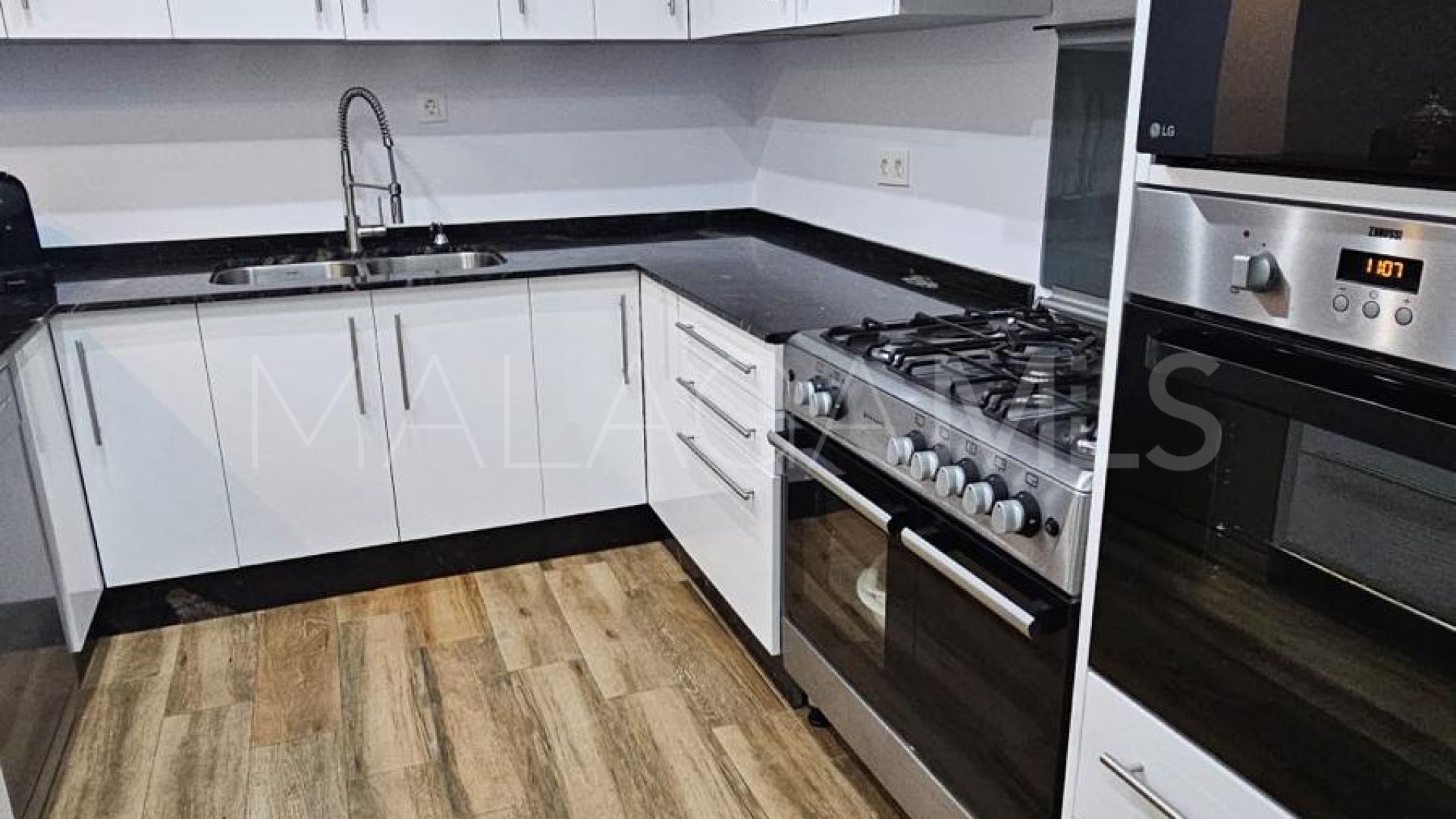 Radhus for sale in Coin Centro