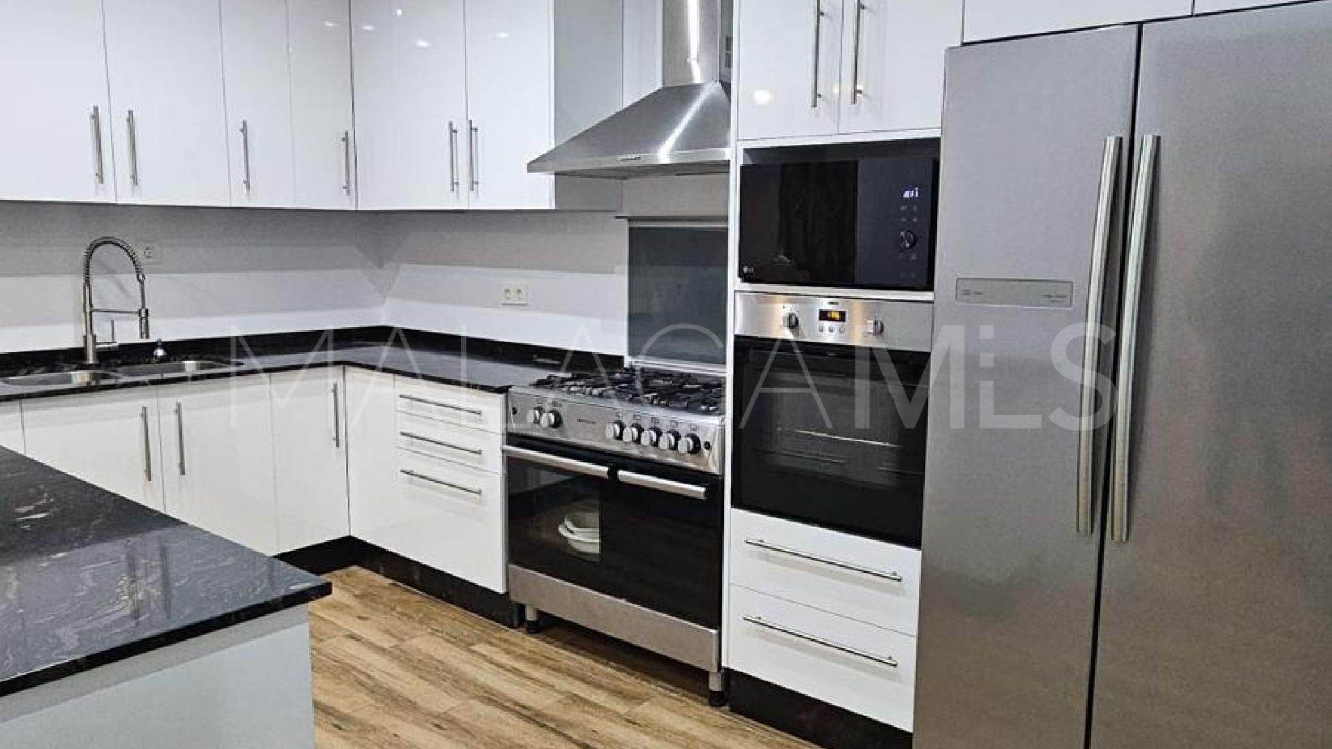 Radhus for sale in Coin Centro