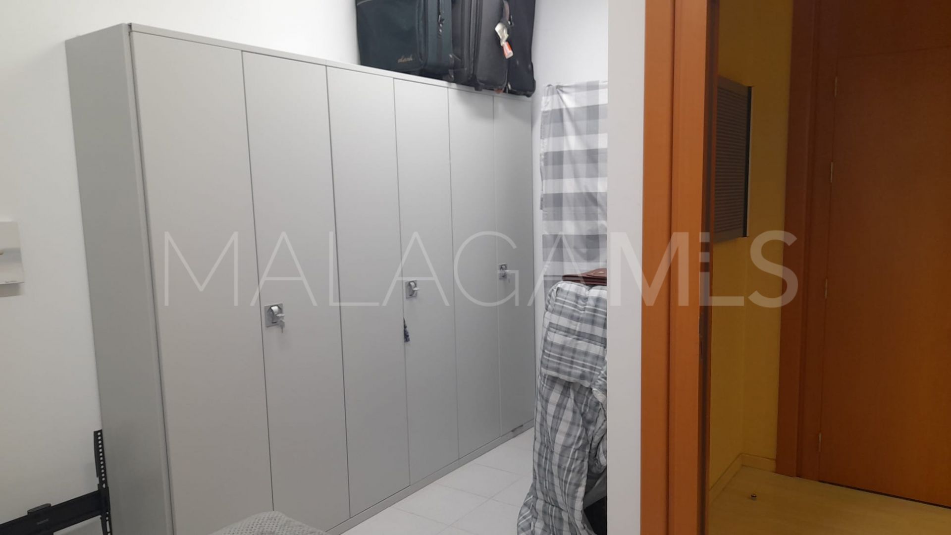 Office units for sale in Coin